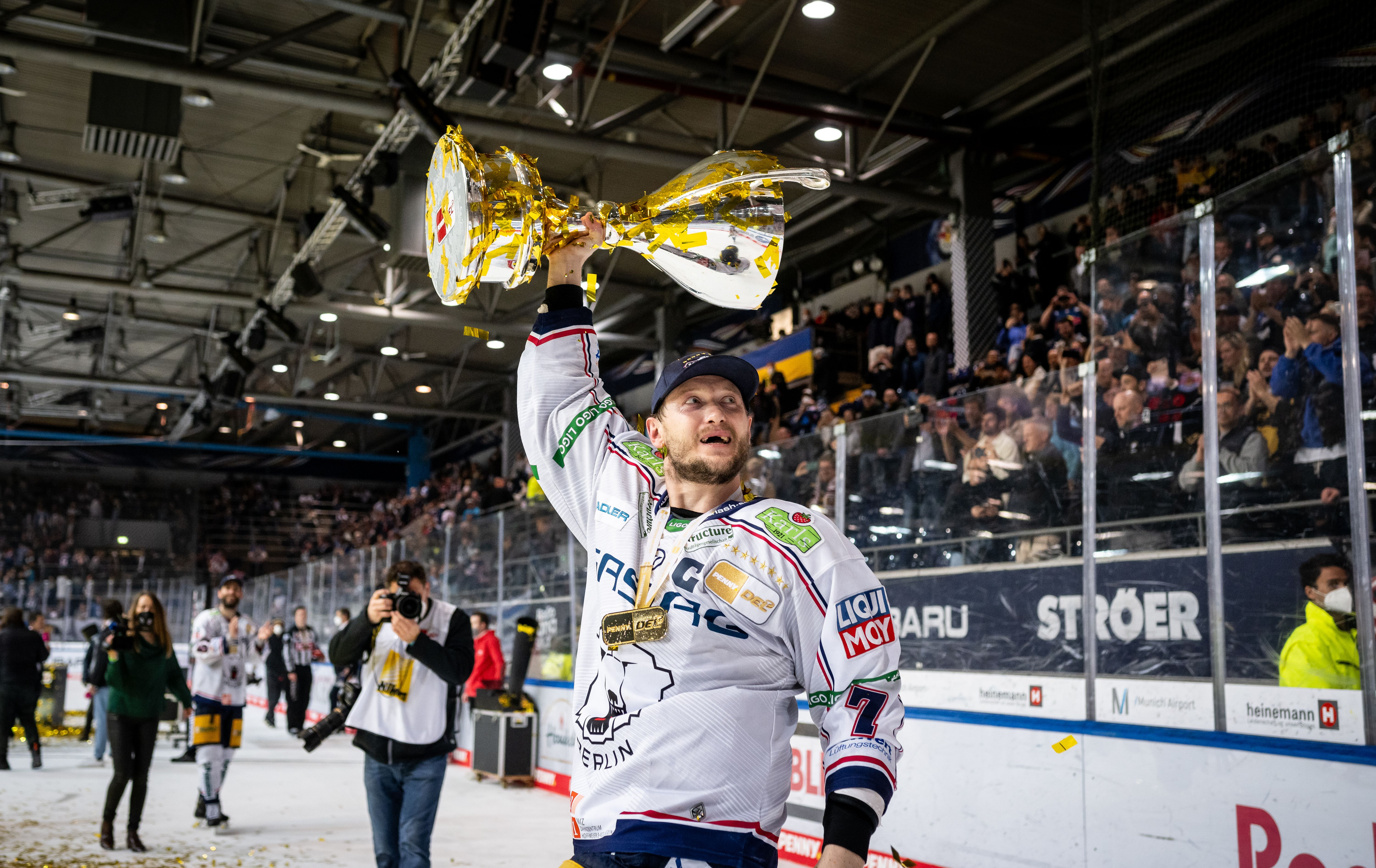 Neues Buch beweist: Die DEL ist die Deutsche Eisbären-Liga