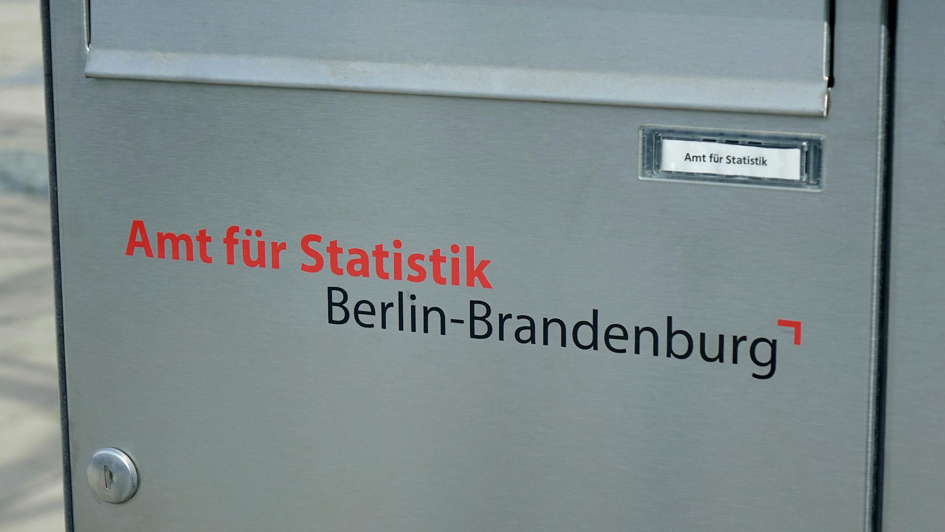 Wenn Sie sich nicht sicher sind: Melden Sie sich im Zweifelsfall direkt beim Amt, bevor Sie Unbekannten Ihre Daten geben.