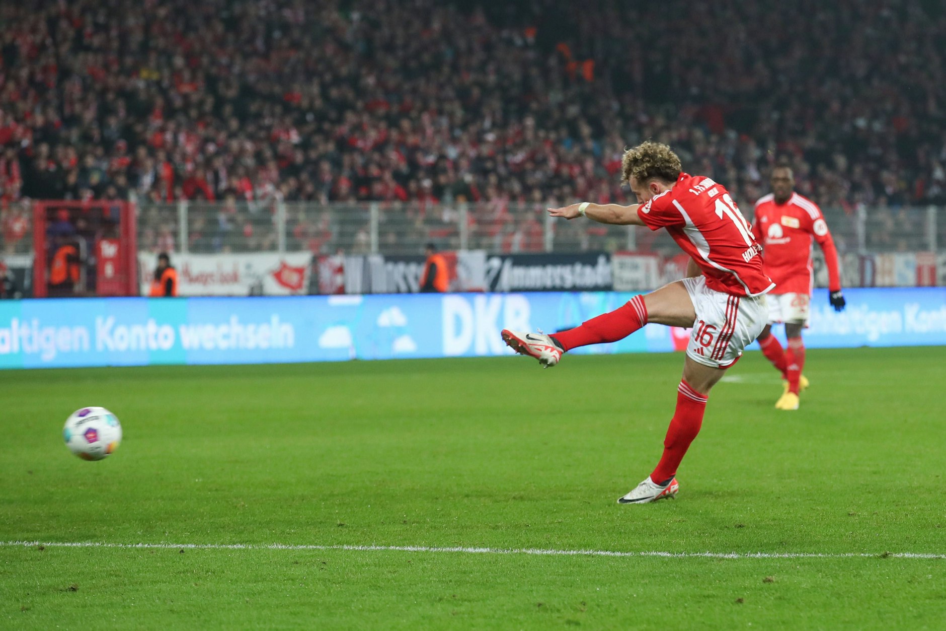 Union-Stürmer Benedict Hollerbach fackelte gegen Gladbach nicht lange, krönte seine starke Leistung per Distanzschuss zum zwischenzeitlichen 2:0. 