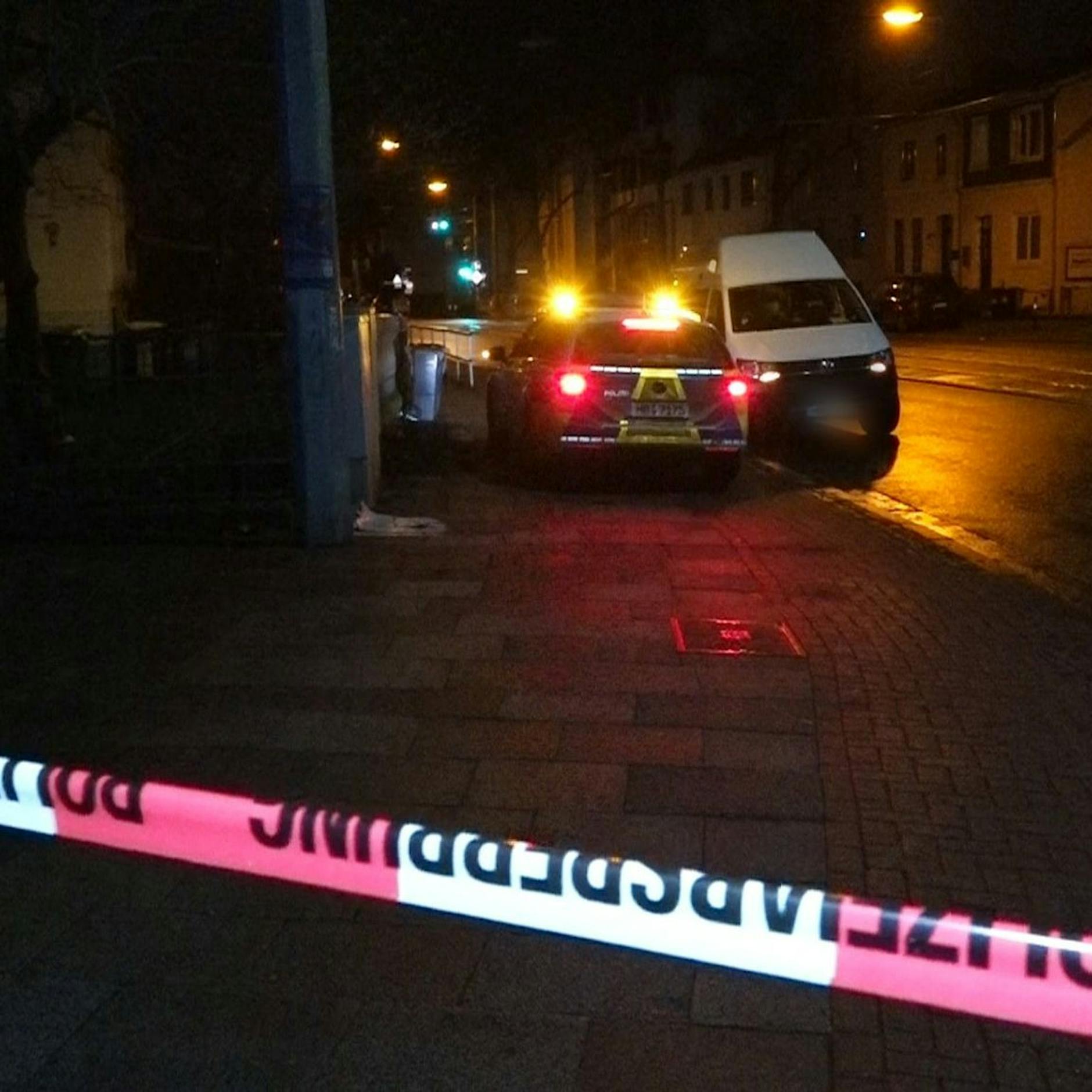 Bruder (24) tötet Schwester (23) vor Augen der Familie