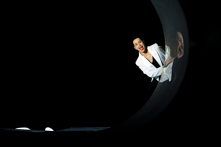 Mit Zeitgeist können Sie Ihr Trauma vergessen! Ruth Rosenfeld in „Bucket List“ in der Schaubühne.