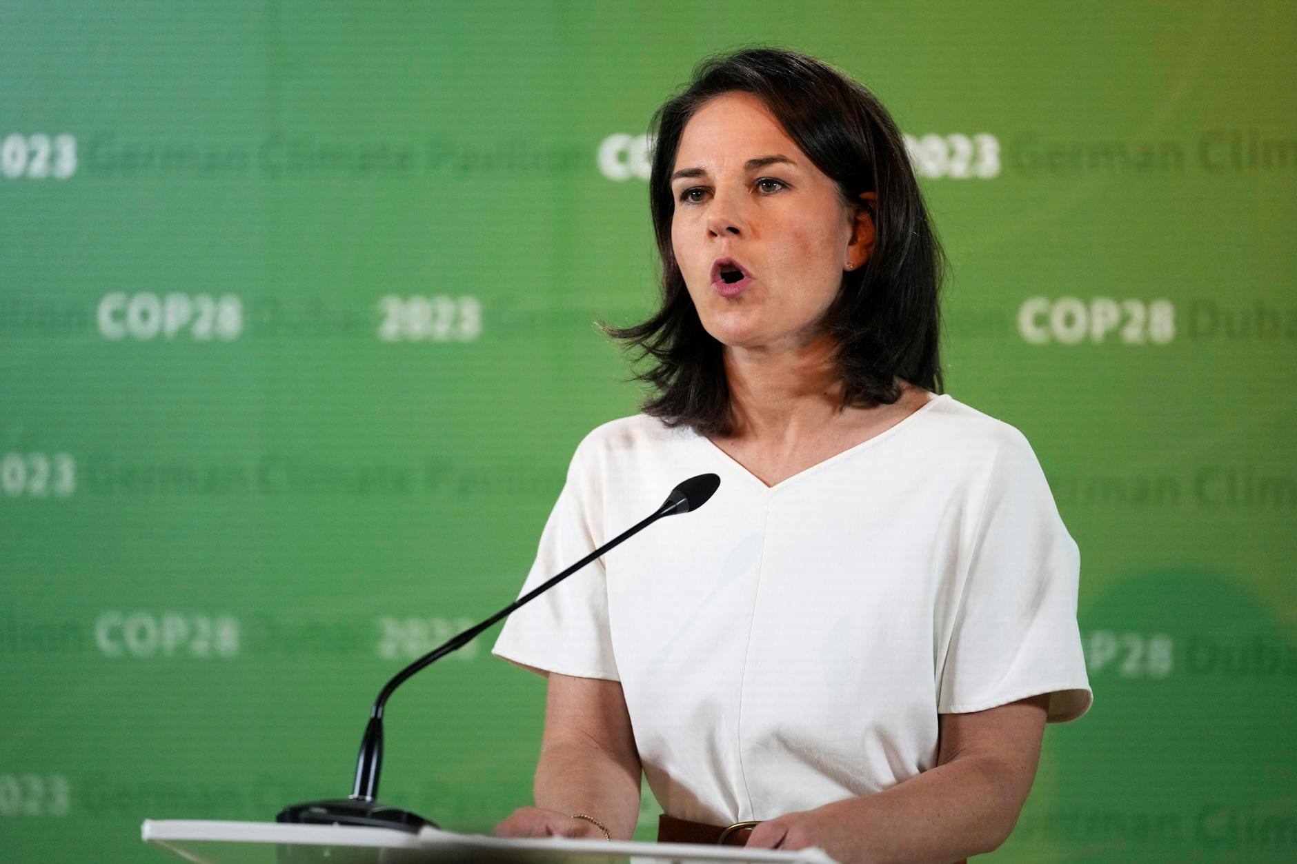 Deutschlands Außenministerin Annalena Baerbock äußerte sich am Montag in Dubai zu dem Beschlusstext der Weltklimakonferenz.