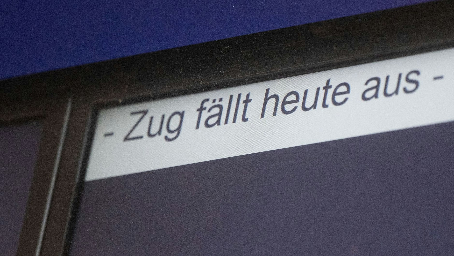 „Zug fällt heute aus“: Eine Anzeige, die Fahrgäste oft zu sehen bekommen.