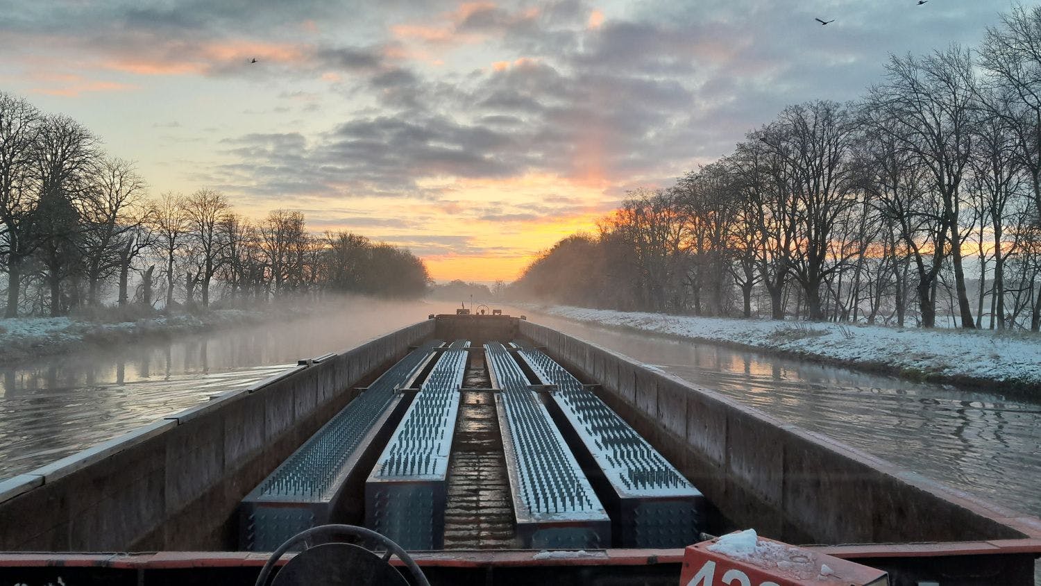 Abtransport der Stahlhohlkastenträger zur Baustelle im Dezember 2023.