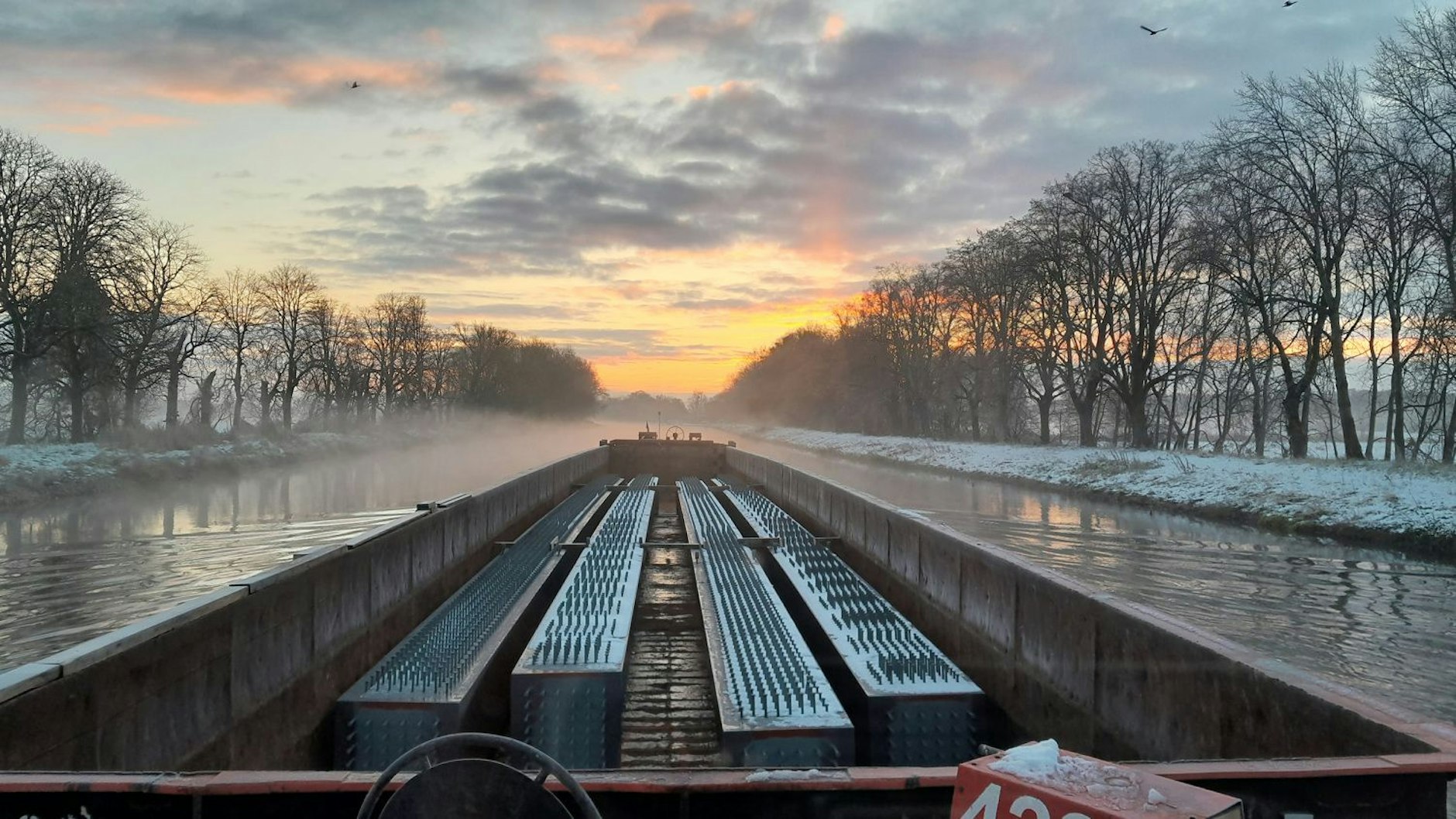 Abtransport der Stahlhohlkastenträger zur Baustelle im Dezember 2023.