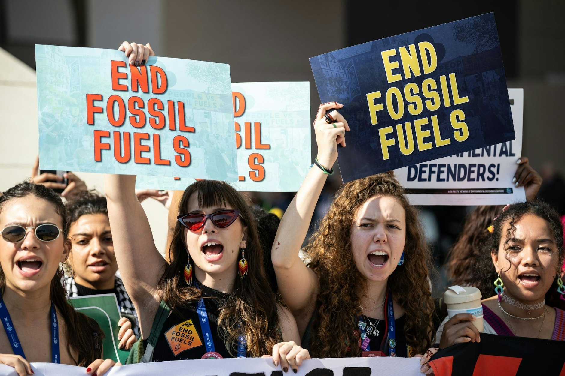 Klimaaktivistinnen in Dubai.  