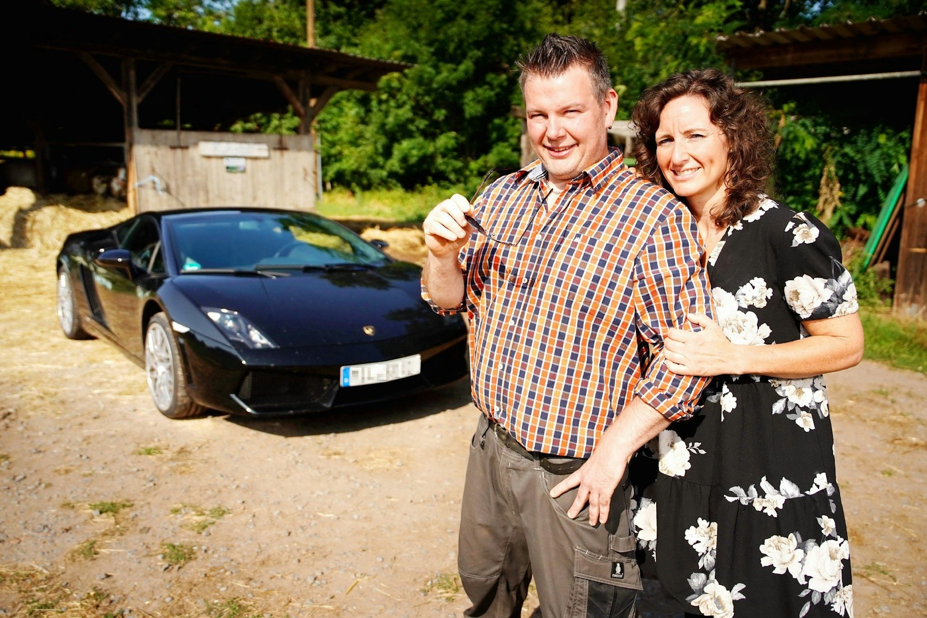 Steffen kann Kathrin bei „Bauer sucht Frau“ mit seinem Lamborghini beeindrucken.