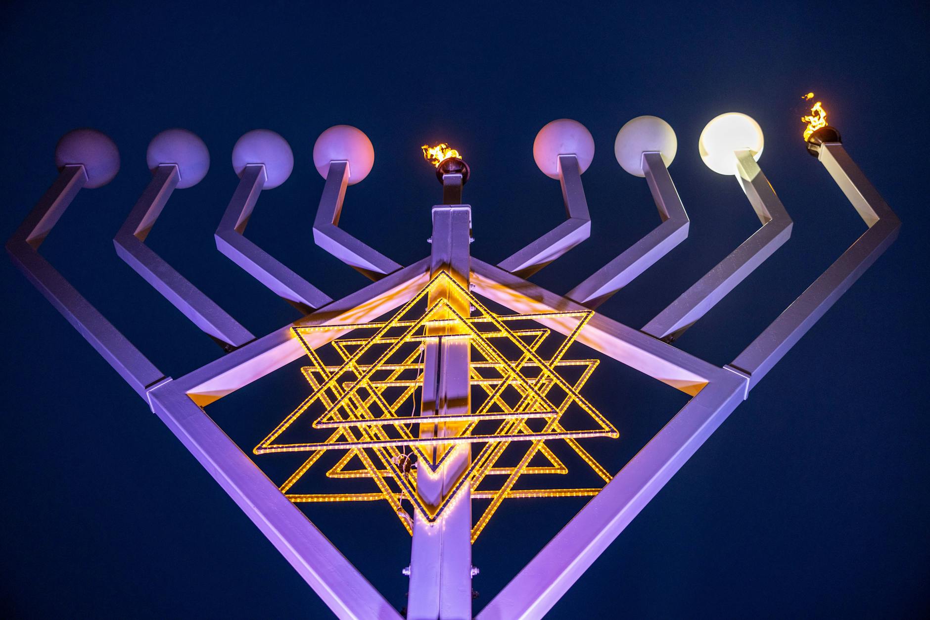 Ein Chanukka-Leuchter in Berlin-Schöneberg ist beschädigt worden (Symbolfoto).