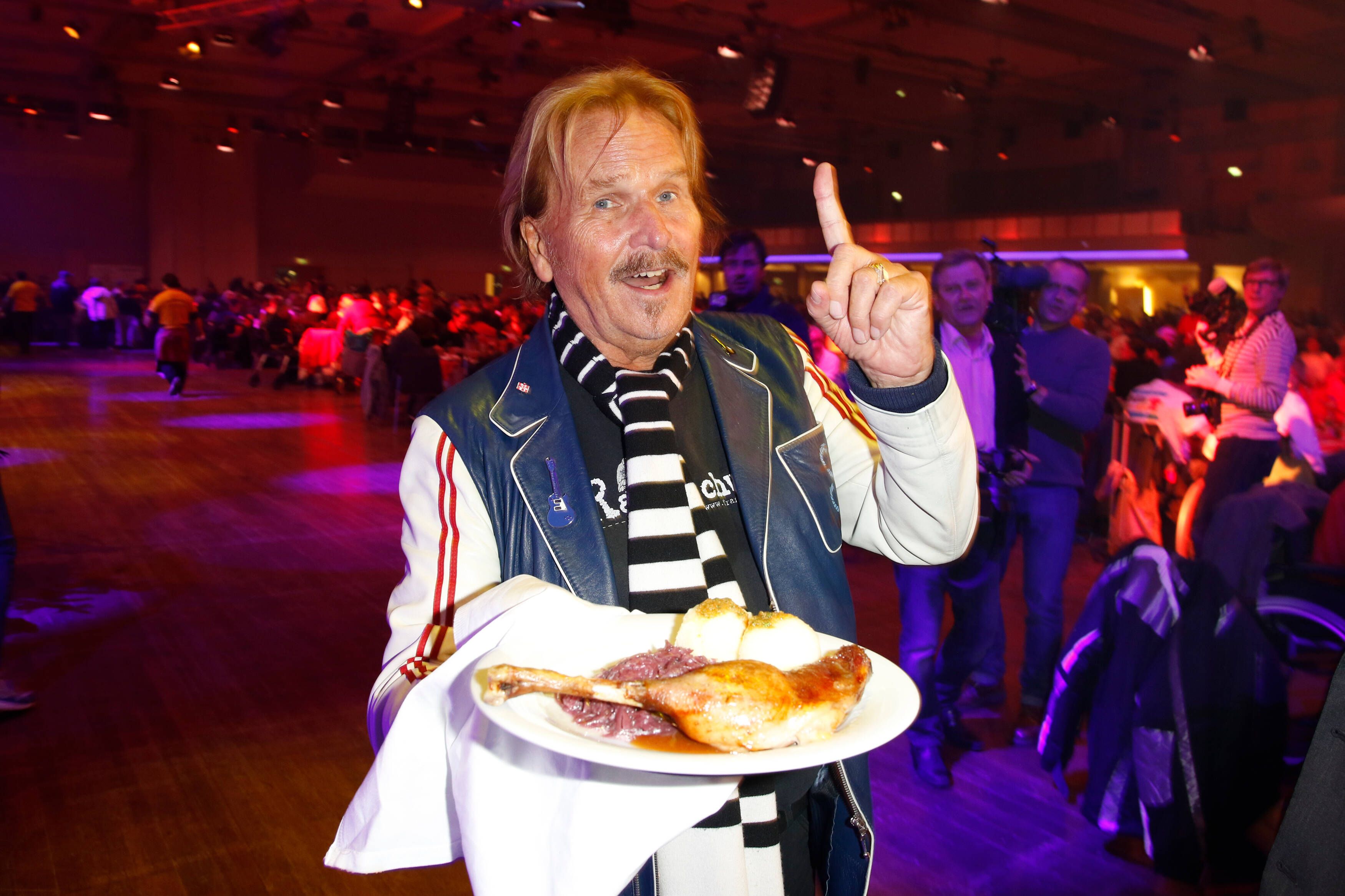 Frank Zander liegt in Klinik: Was wird aus der Berliner Obdachlosen-Weihnacht?