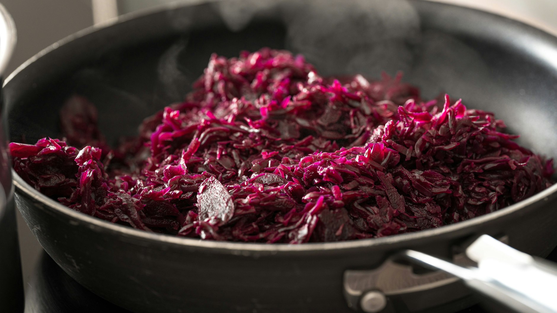 Rotkohl selber machen - das ist mit dem richtigen Rezept überhaupt nicht schwer.