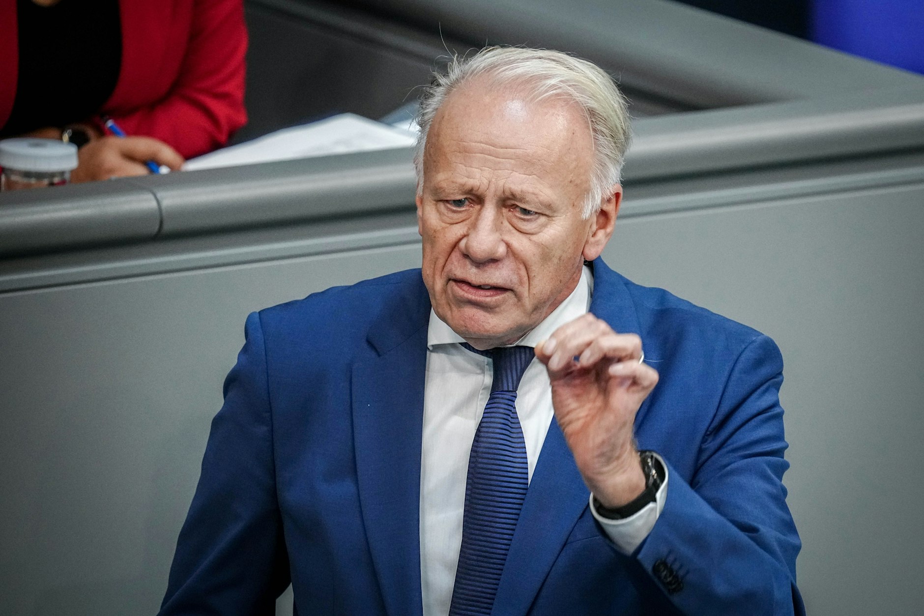 Jürgen Trittin (Bündnis 90/Die Grünen) spricht im Plenum des Bundestags zu den Abgeordneten. Im Januar will er nun sein Mandat niederlegen.&nbsp;