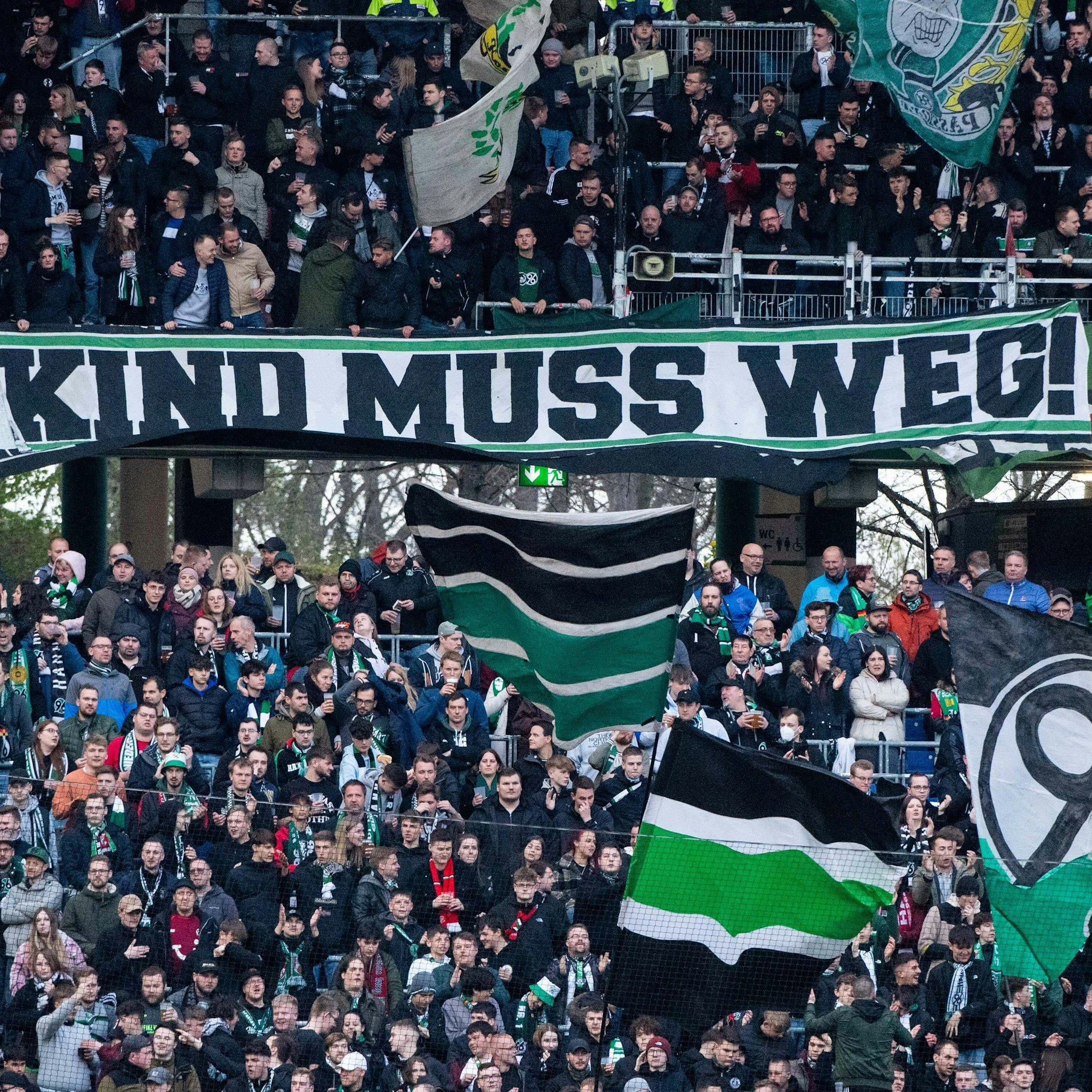 Die 96-Fans wollen den Geschäftsführer Martin Kind seit Jahren loswerden.