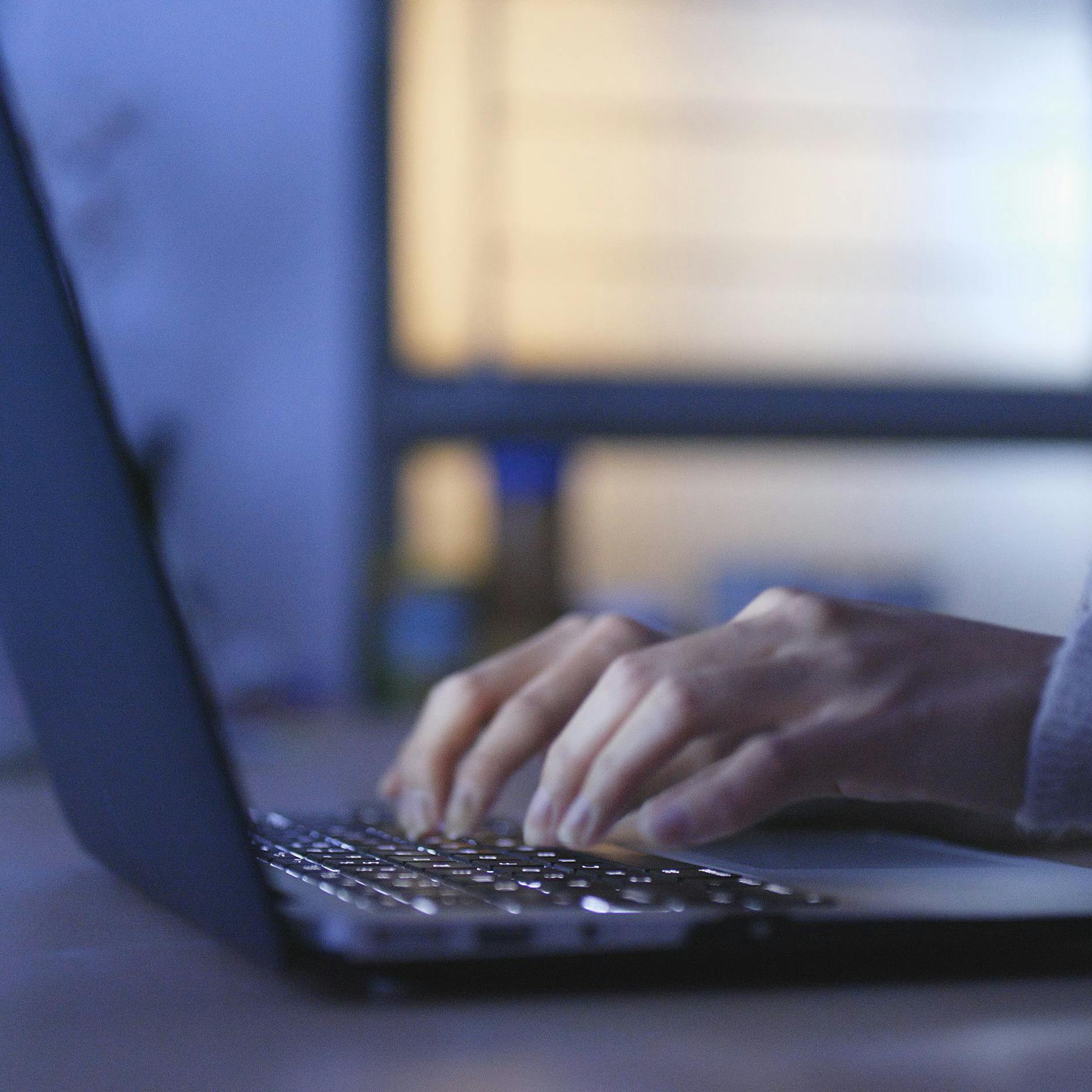 Image - Der Boss guckt zu: Wie Mitarbeiter am Arbeitsplatz ausgespäht werden