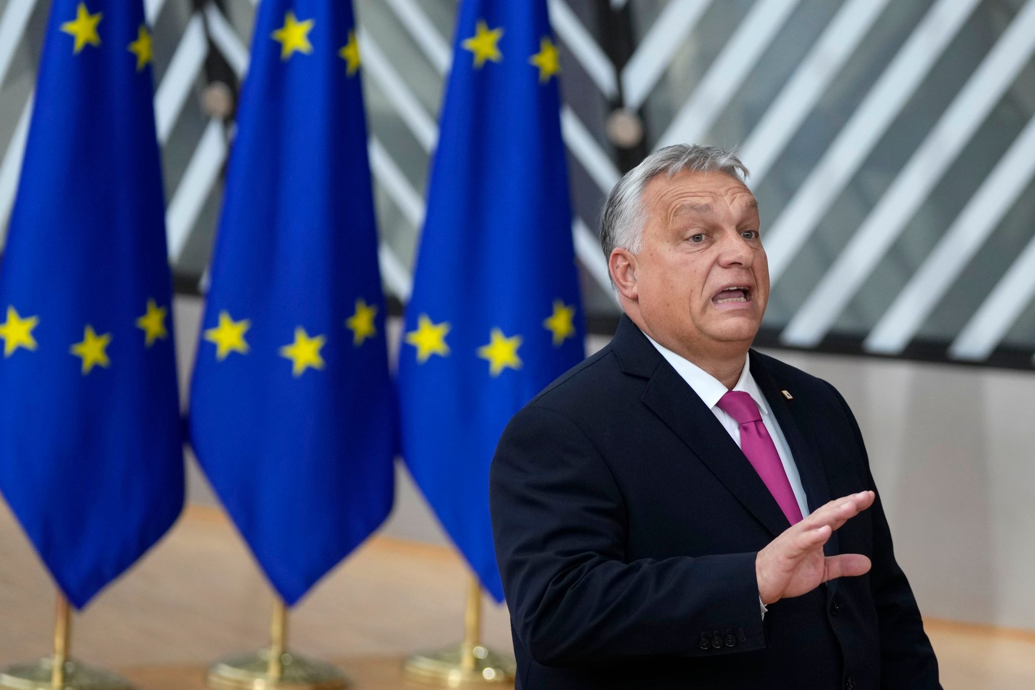 Ukraine, Orbán und der Westbalkan: Droht der EU ein brennender Weihnachtsbaum?