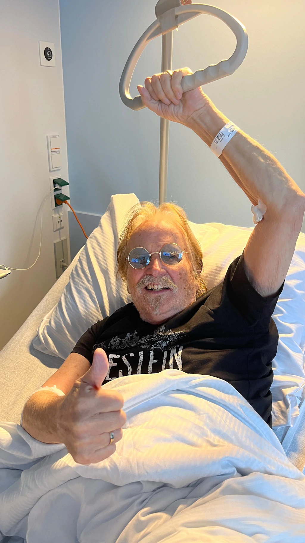 Frank Zander immer noch im Krankenhaus und schwach