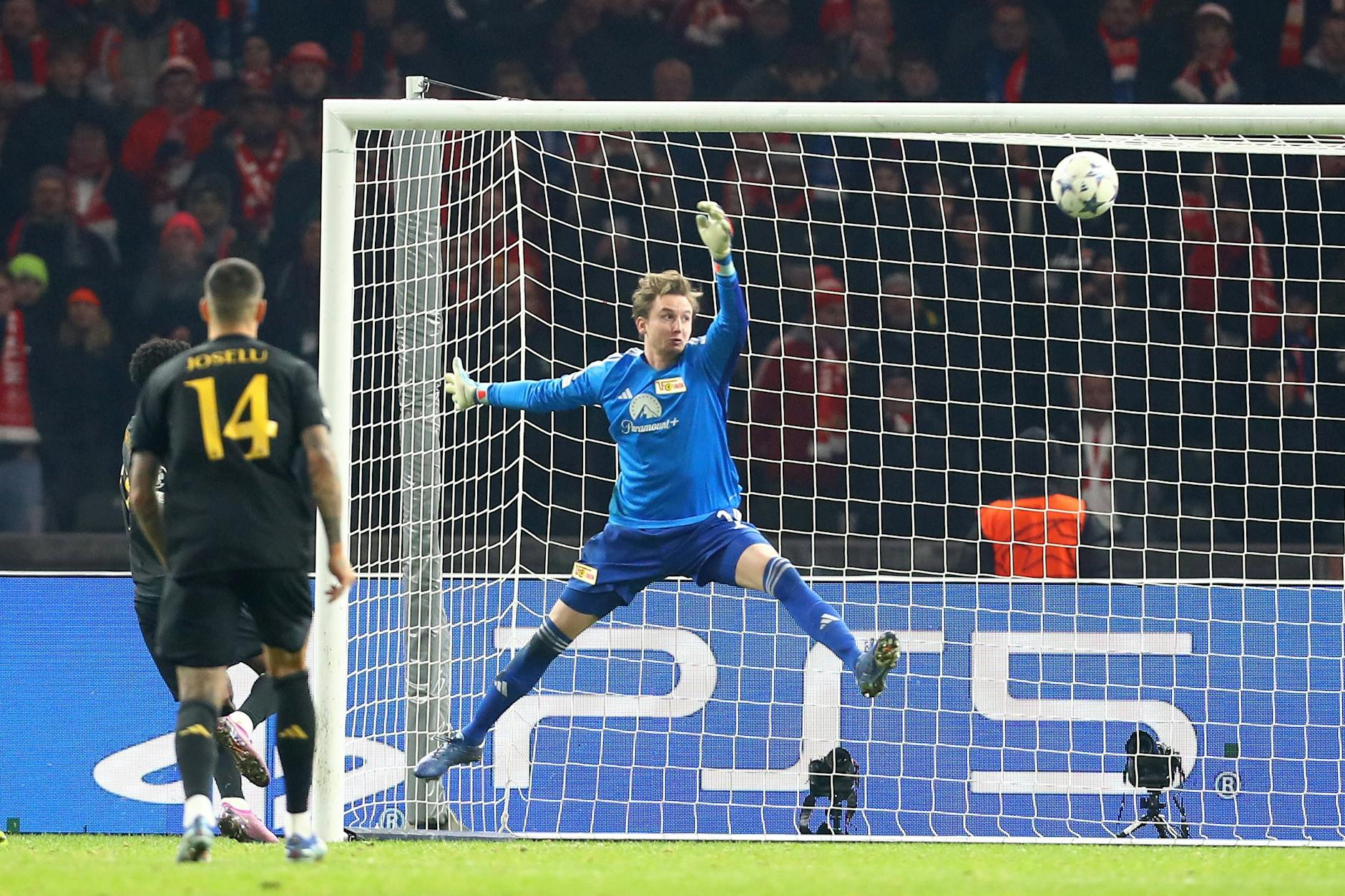 Die Katze von Köpenick: Frederik Rönnow (31), Torhüter des 1. FC Union, brachte die Stars von Real Madrid mit seinen Monsterparaden mehrfach zum Verzweifeln.