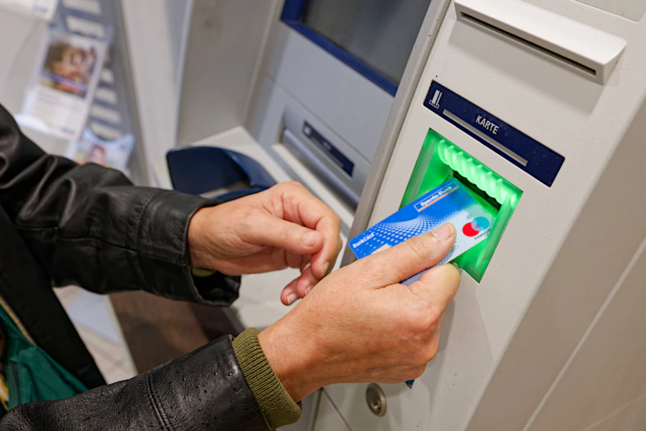 Vor dem Einkaufen noch schnell Geld abheben? In einem Supermarkt in Dahlem ist das seit heute nicht mehr möglich.&nbsp;