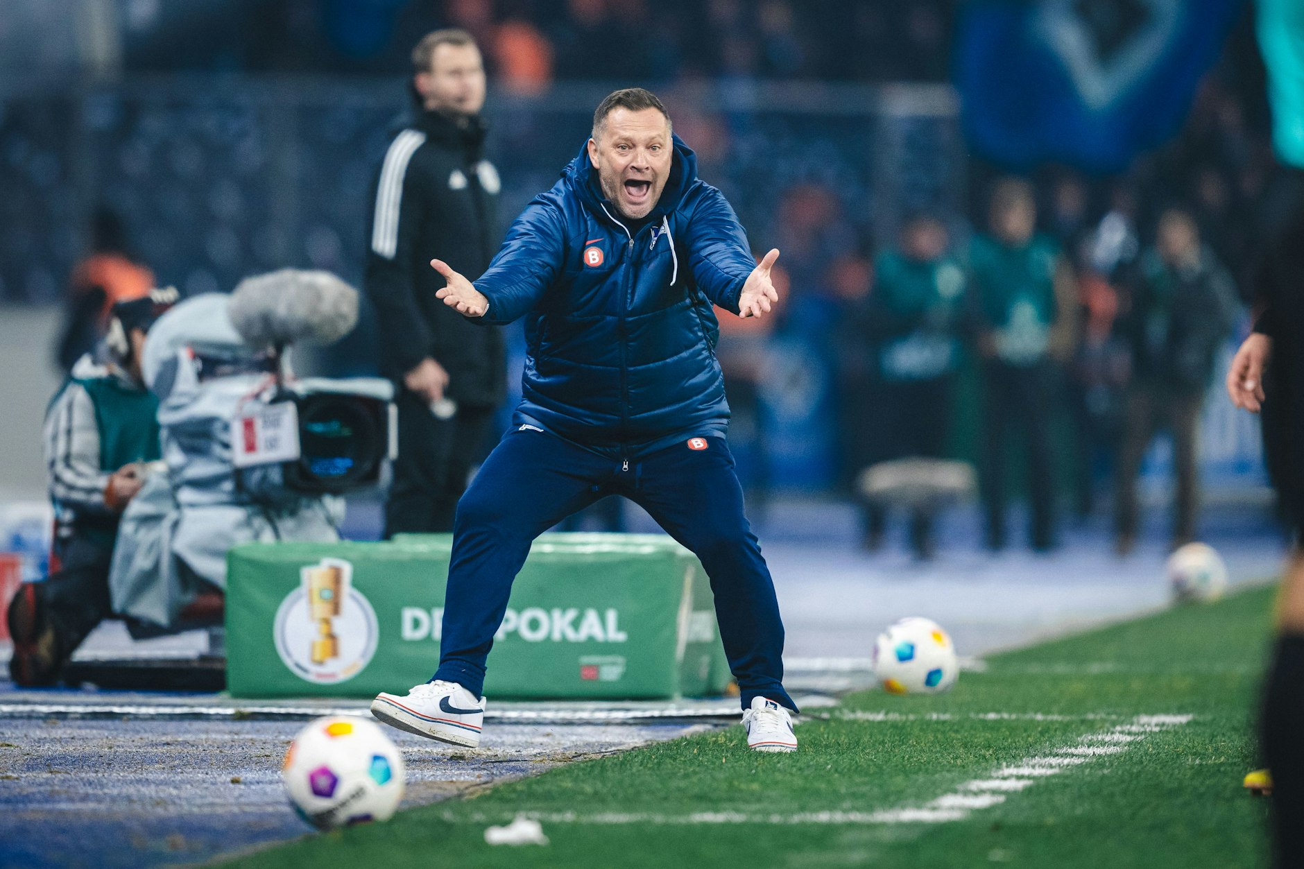 Voller Fokus: Pal Dardai (47), Cheftrainer von Hertha BSC, warnt seine Spieler vor dem Spiel gegen den VfL Osnabrück.