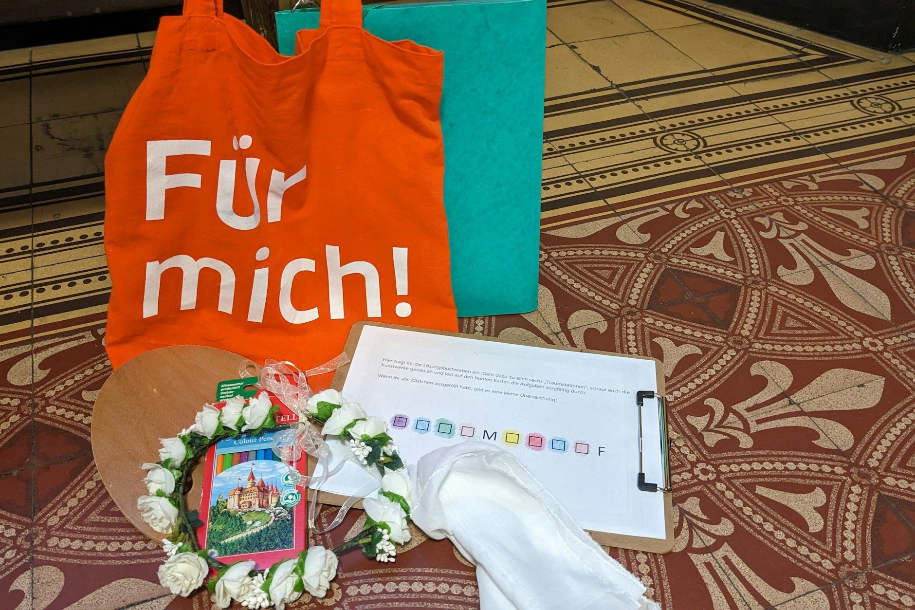 Eine Museumstasche in der Alten Nationalgalerie.