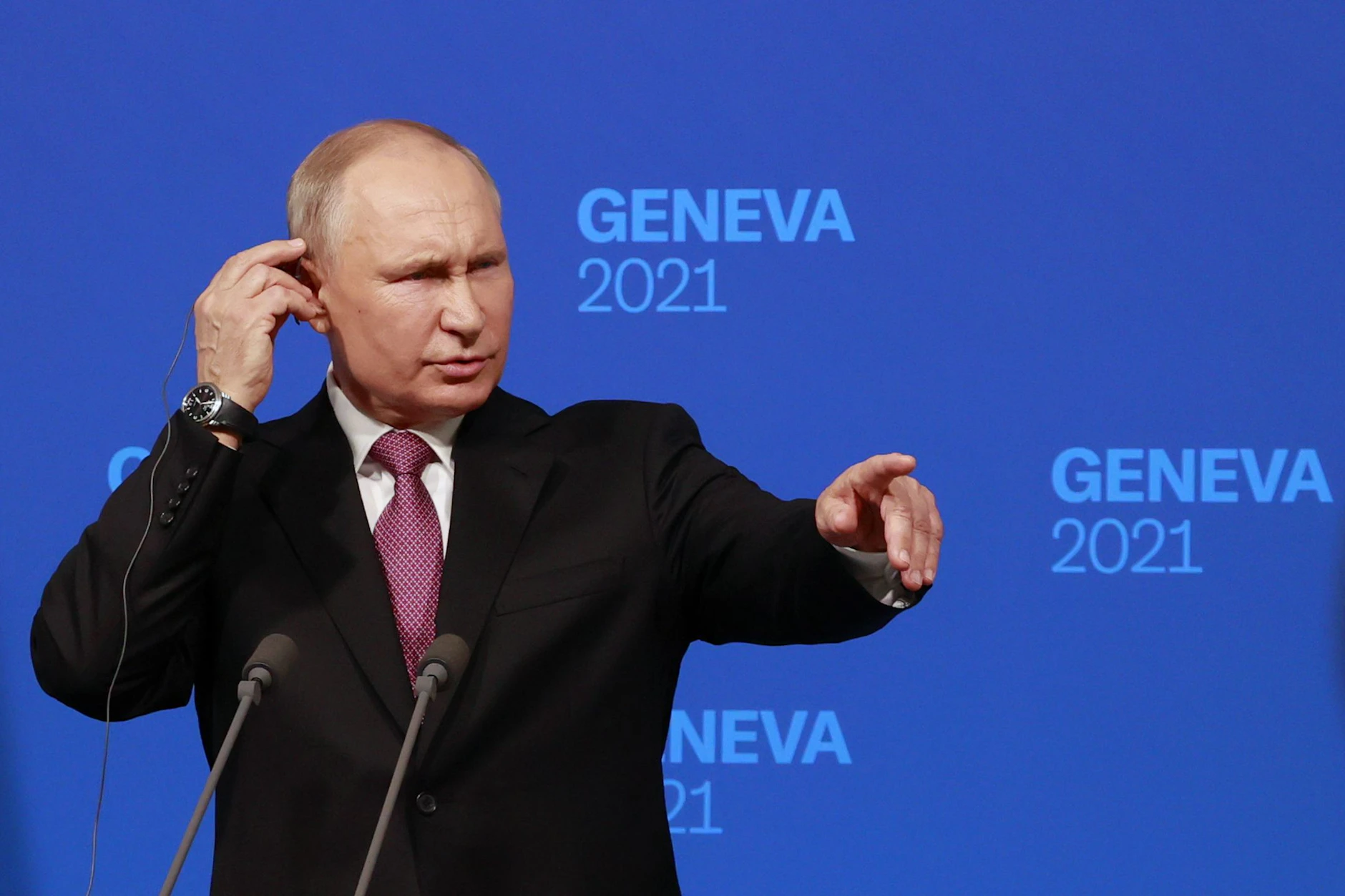 Wladimir Putin, Präsident von Russland, äußert sich auf einer Pressekonferenz nach seinem Treffen mit US-Präsident Biden in der Villa la Grange, 16.06.2021.