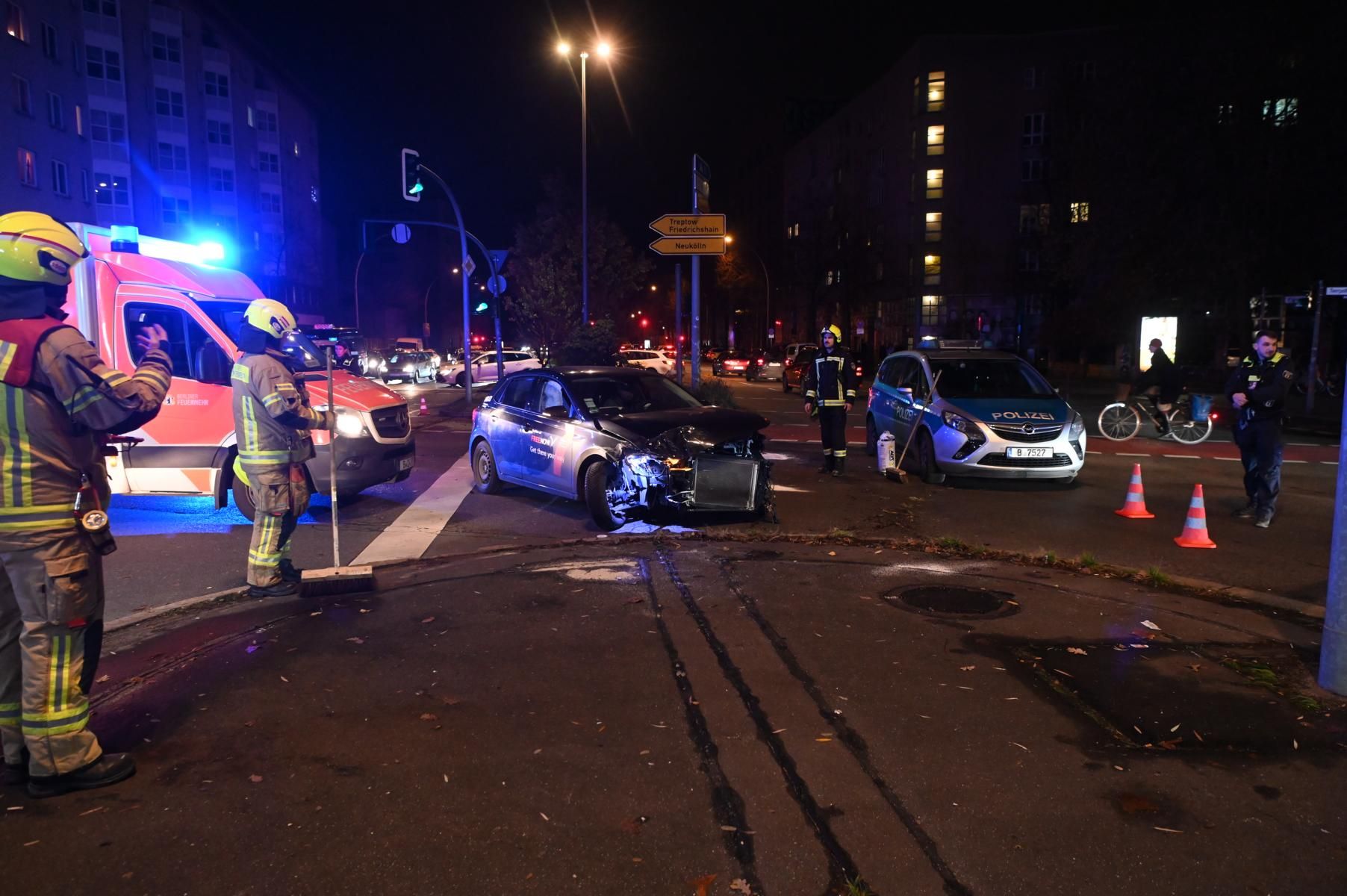 Schlimme Rumms-Nacht in Berlin: Suff-Crash und Unfall mit Feuerwehrauto!