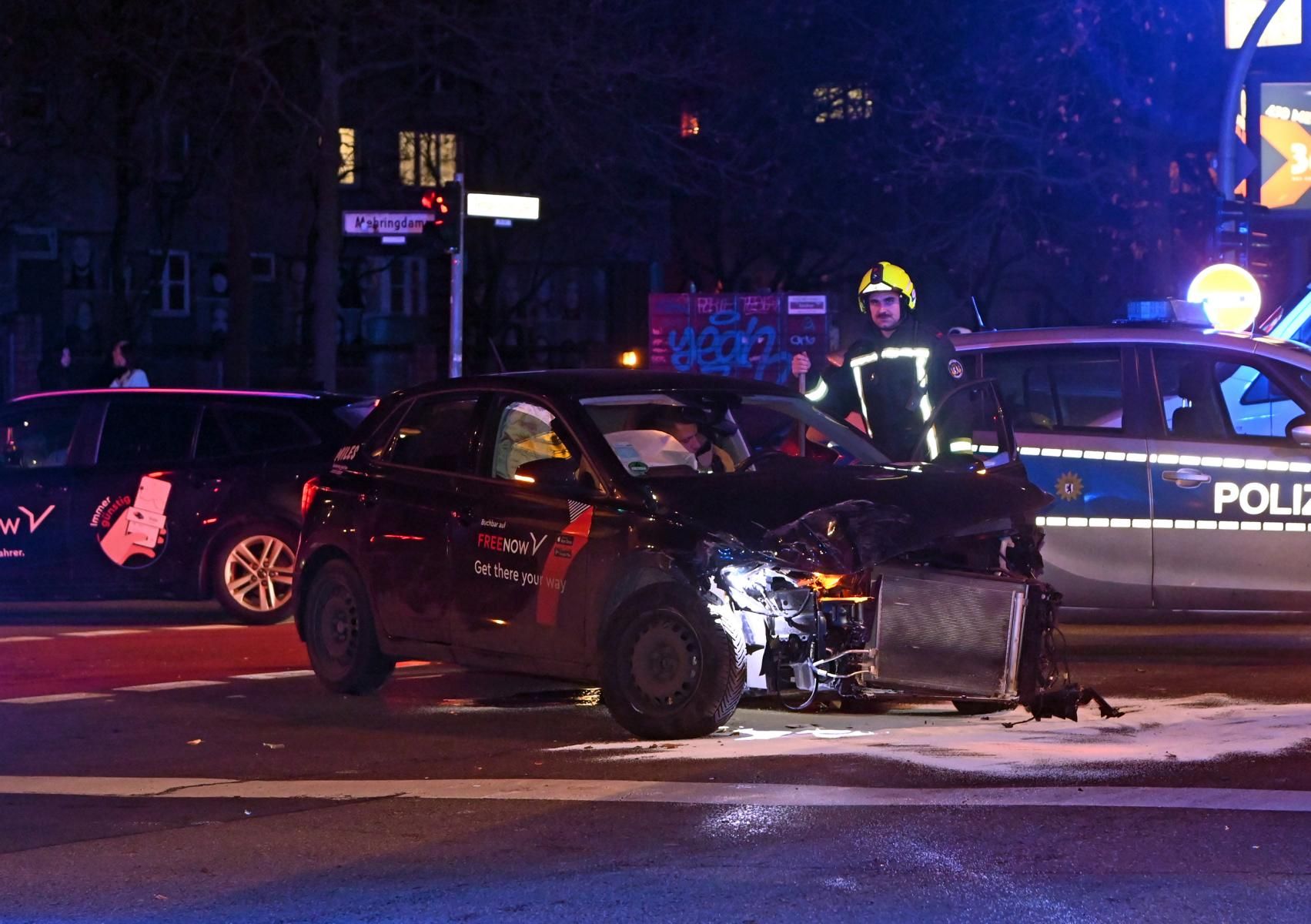 Schlimme Rumms-Nacht In Berlin: Suff-Crash Und Unfall Mit Feuerwehrauto!