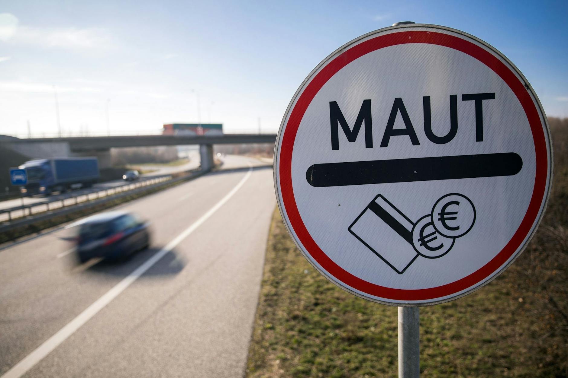 Die Mautpflicht gilt ab 1. Juli auch für kleine Transporter ab 3,5 Tonnen.