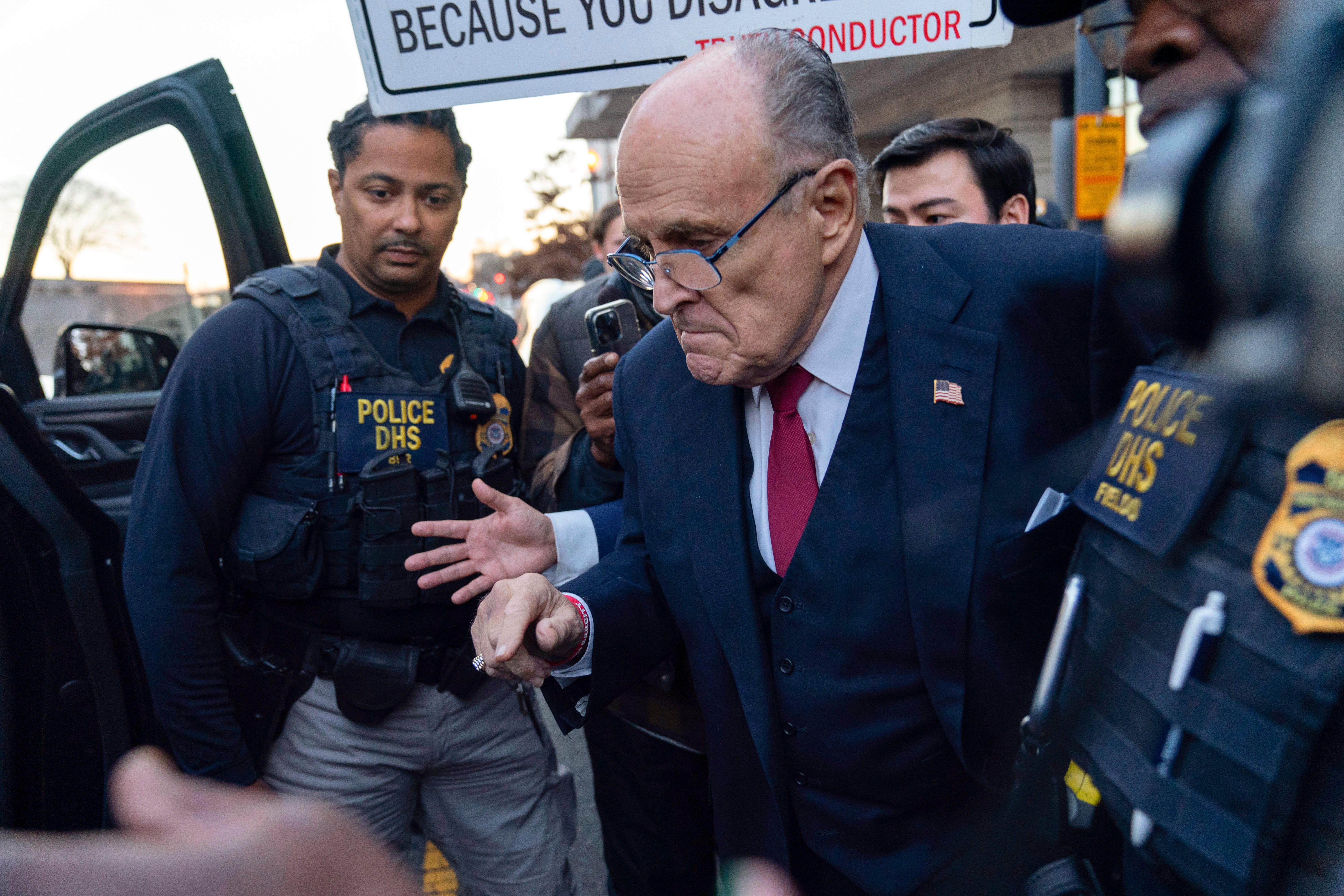 Berichte: Donald Trumps Ex-Anwalt Rudy Giuliani Muss Wegen Verleumdung ...