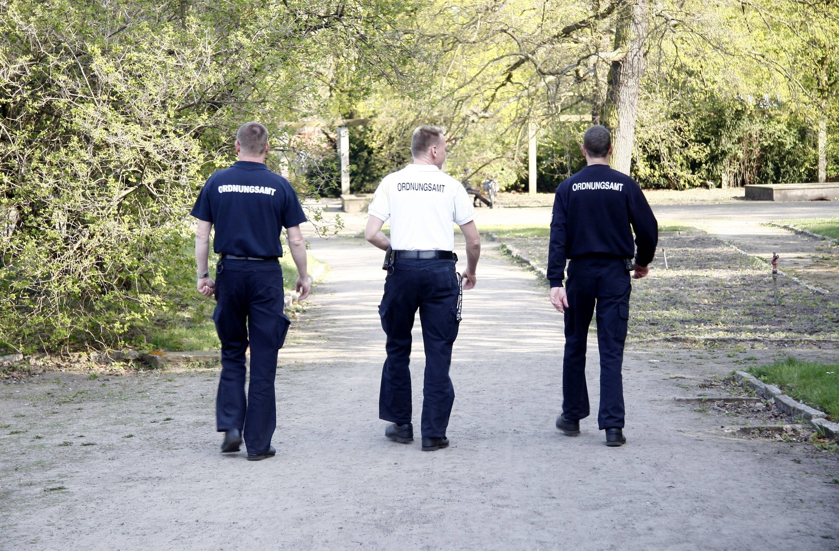Wer hat noch Respekt vor Ordnungsamt, Polizei und Feuerwehr?