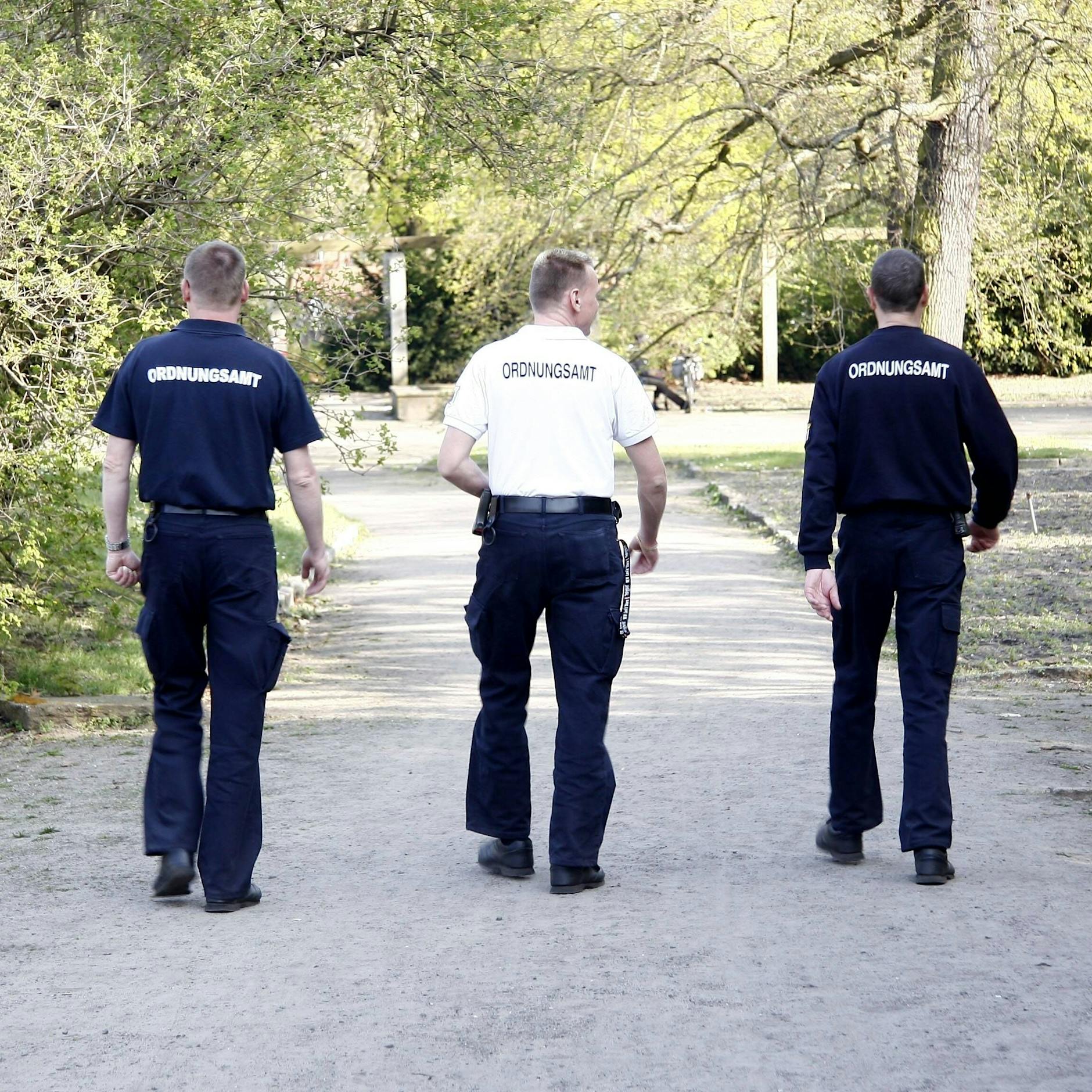 Wer hat noch Respekt vor Ordnungsamt, Polizei und Feuerwehr?