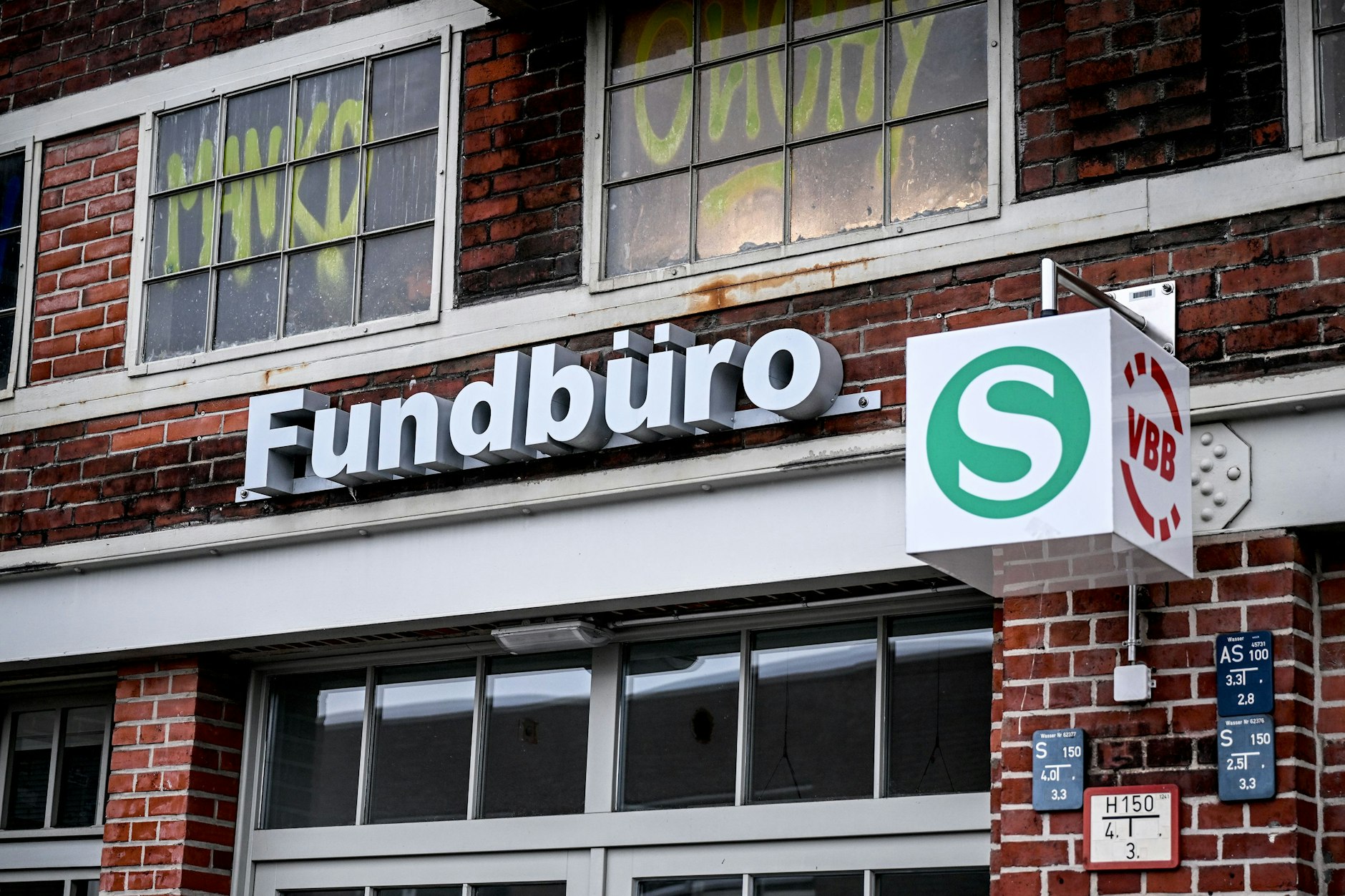 Mehr als 50 000 Fundstücke haben die BVG in diesem Jahr in ihrem Fundbüro gezählt.