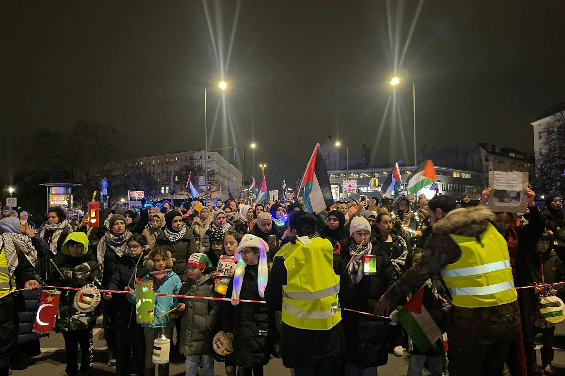 Demonstration am Kottbusser Damm.