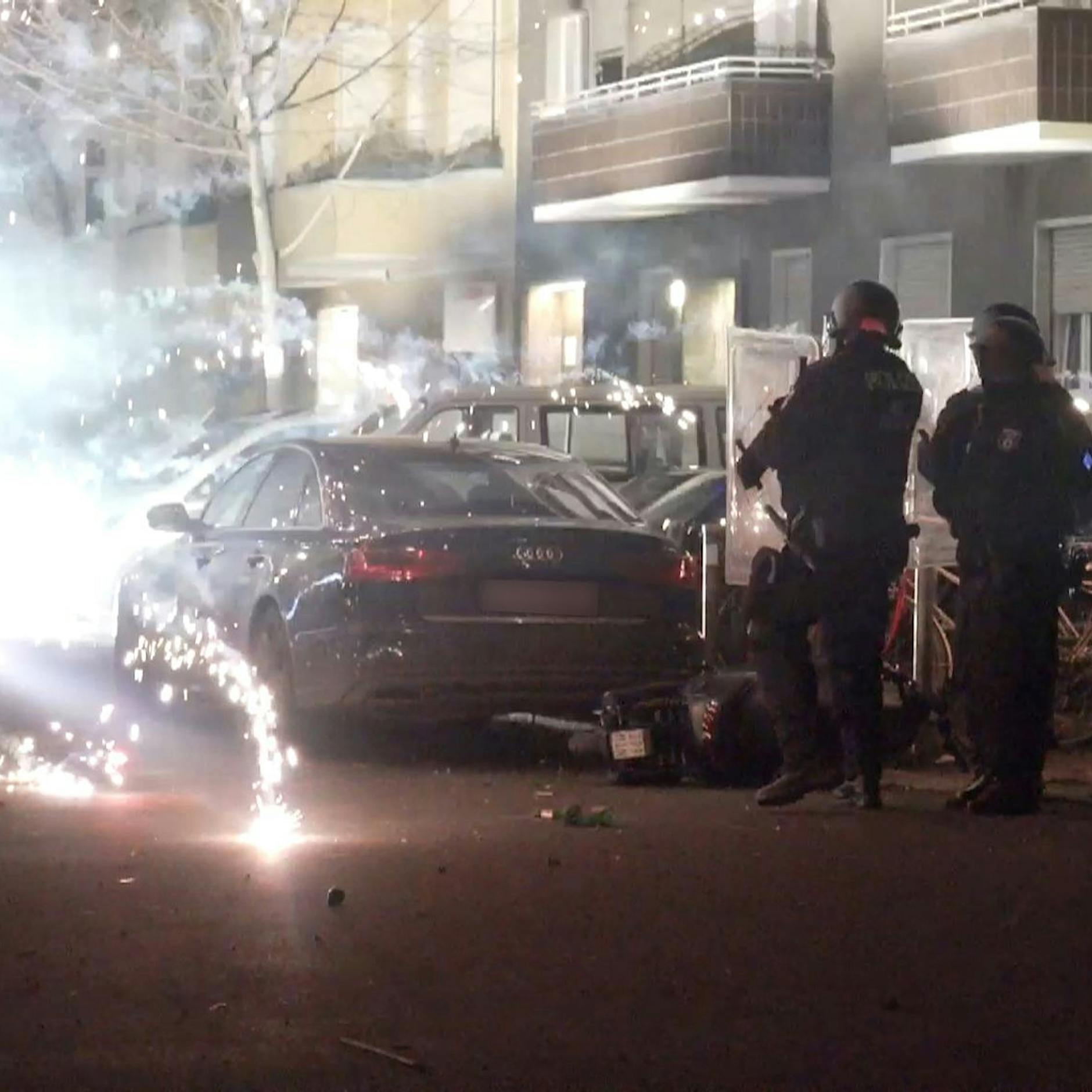 Berlin: Gewerkschaft der Polizei für professionelle Feuerwerke und privates Böllerverbot