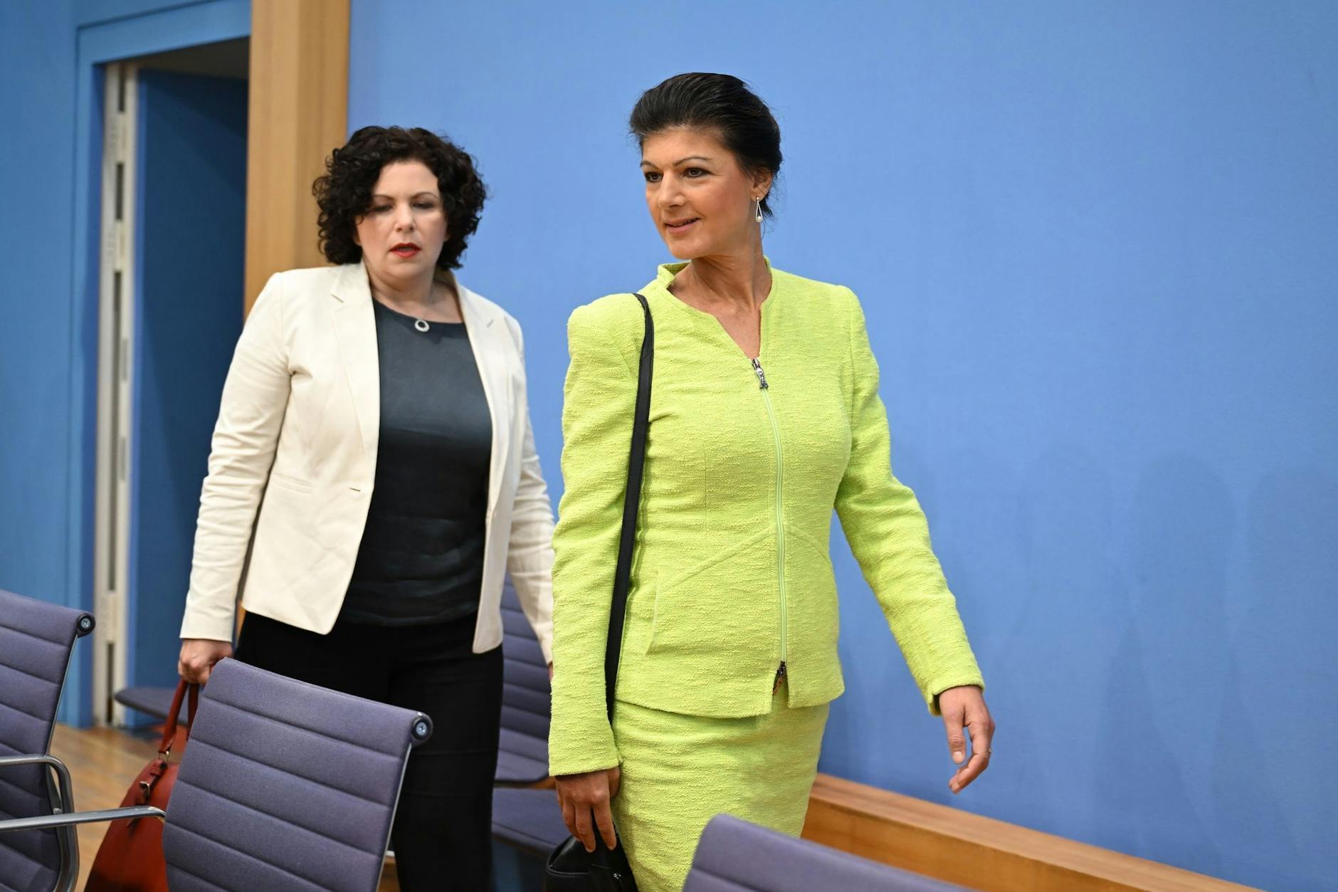 Auch sie dürfen ihr Mandat behalten: Die ehemalige Linke-Vorsitzende Amira Mohamed Ali (l.) und die Politikerin Sahra Wagenknecht.