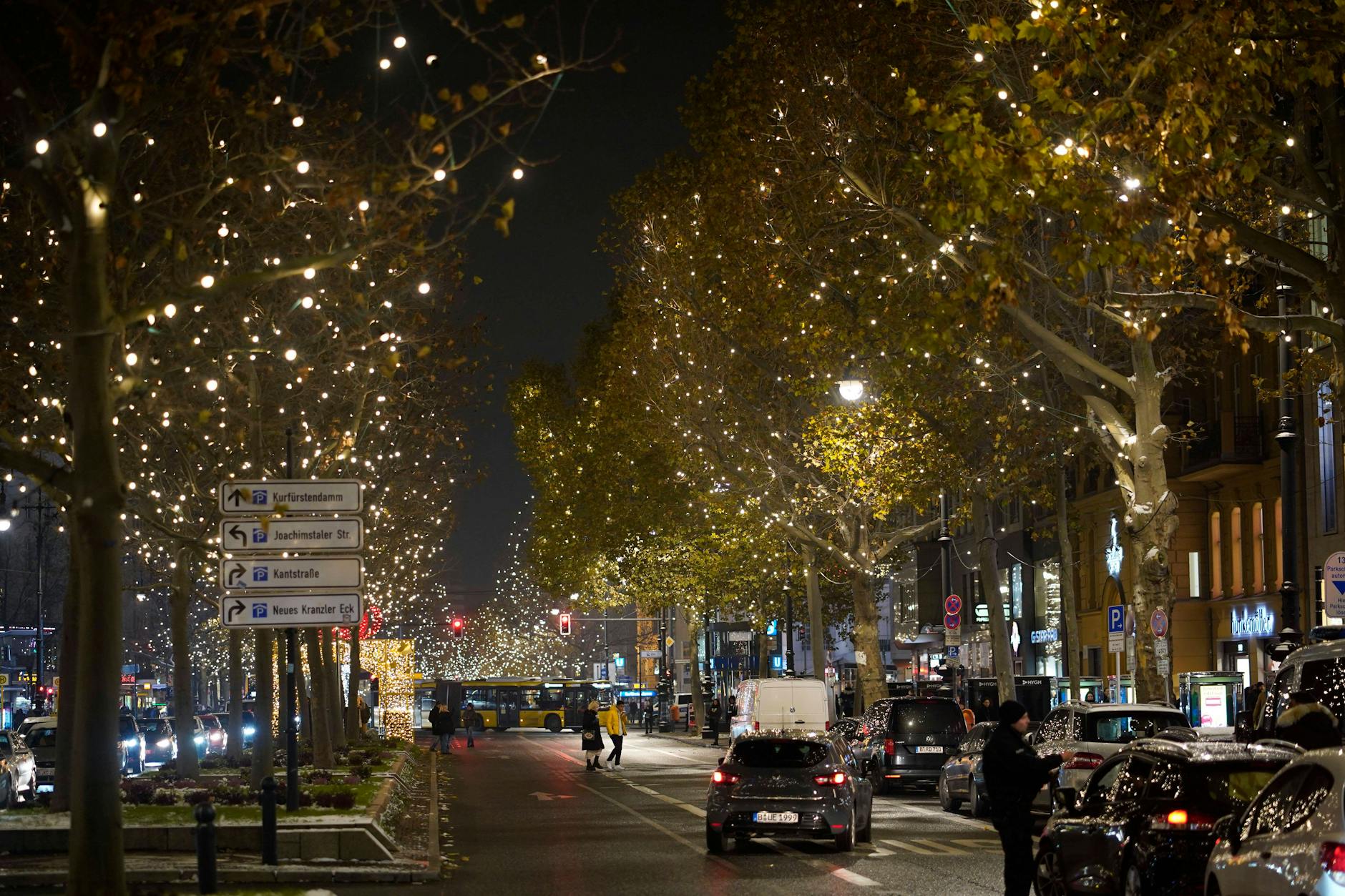 Auch am Kurfürstendamm lässt es sich am Sonntag shoppen.