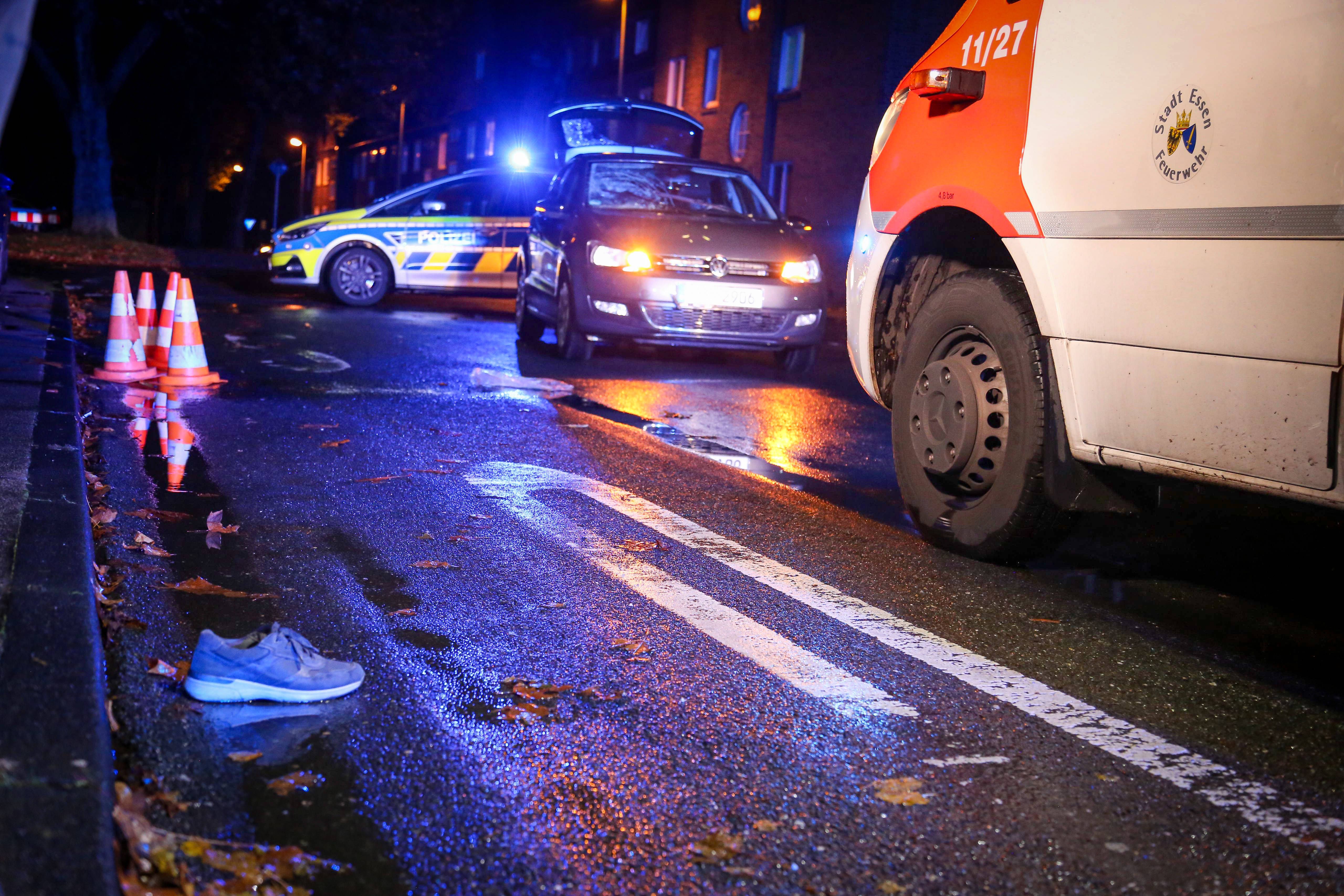 Mehrere Schwerverletzte: Autos fahren Fußgänger und Scooter-Kinder an