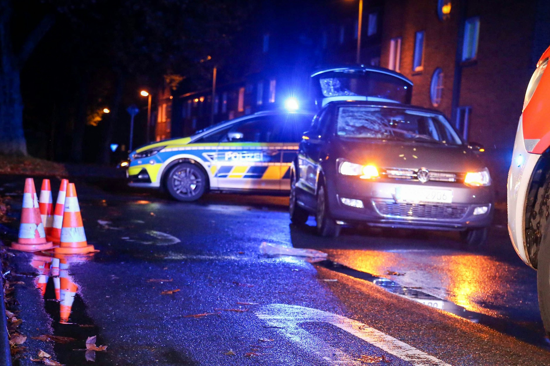 Wenn Fußgänger von Autos angefahren werden, kann es schnell zu schlimmen Verletzungen kommen.