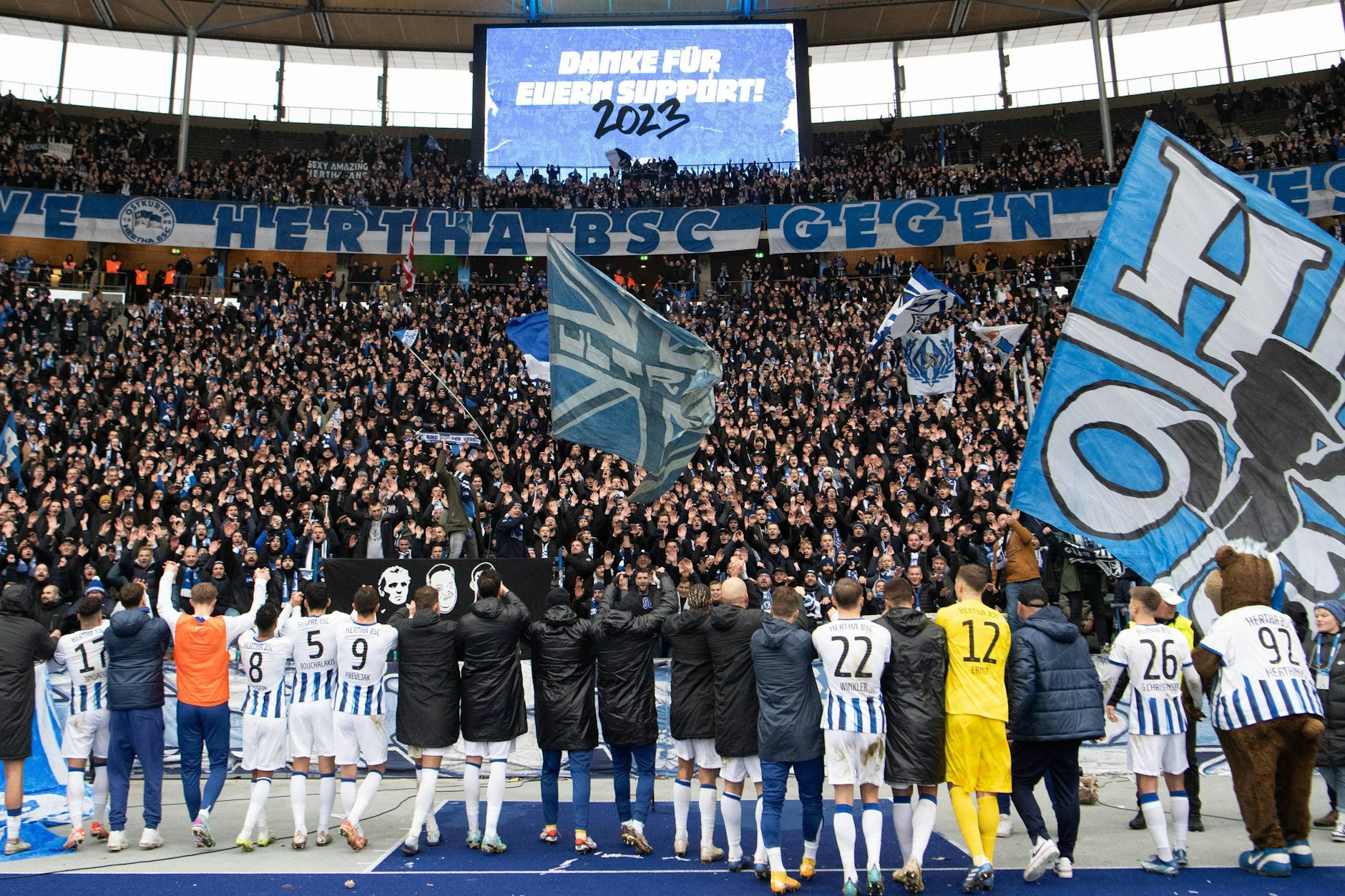 Das macht Mut für die Rückrunde: Herthas Profis und die Fans sind in dieser Saison eine Einheit, gehen zusammen durch dick und dünn.