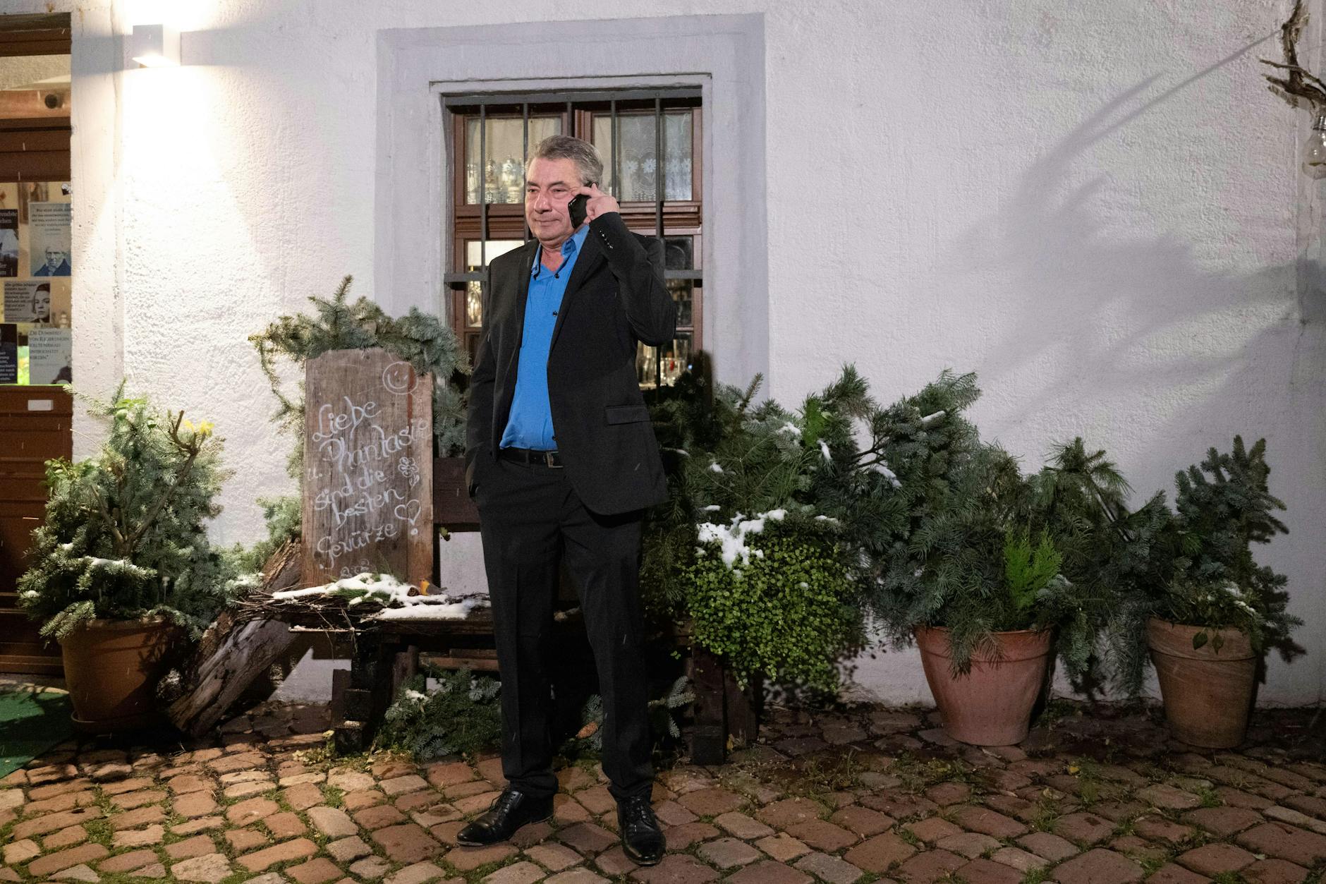 Der von der AfD aufgestellte parteilose Kandidat Tim Lochner bei der ersten Wahlrunde zur OB-Wahl in Pirna Ende November.