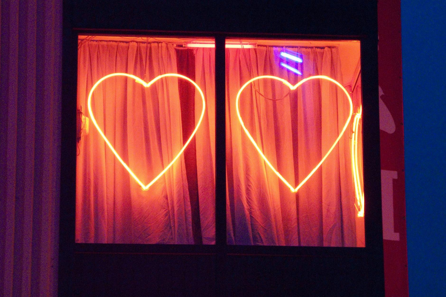 Wie kann ein Freier prüfen, dass die Prostituierte ihren Job wirklich freiwillig macht? Gar nicht.