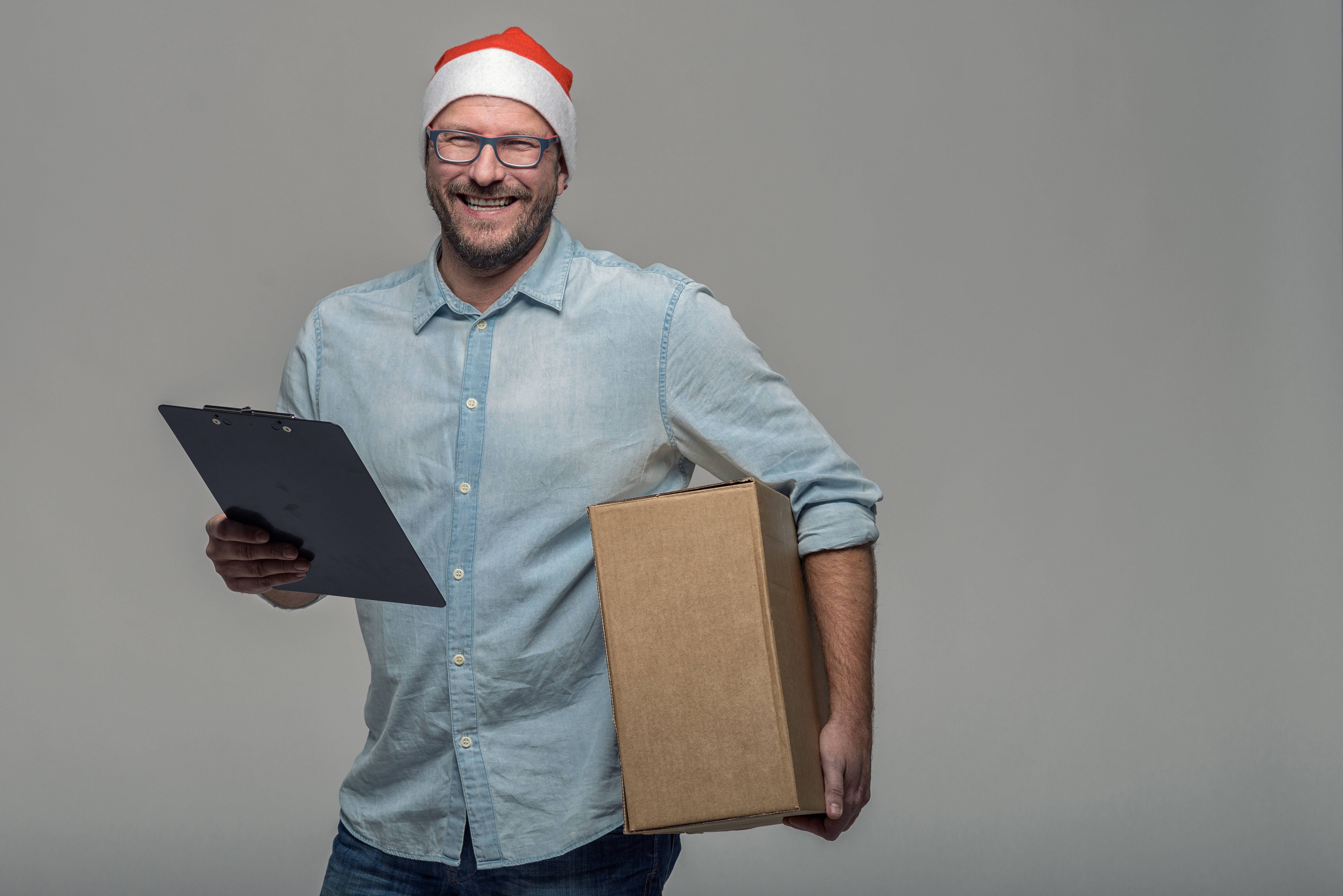 Wie der Geist der Weihnacht auch beim Postboten ankommt