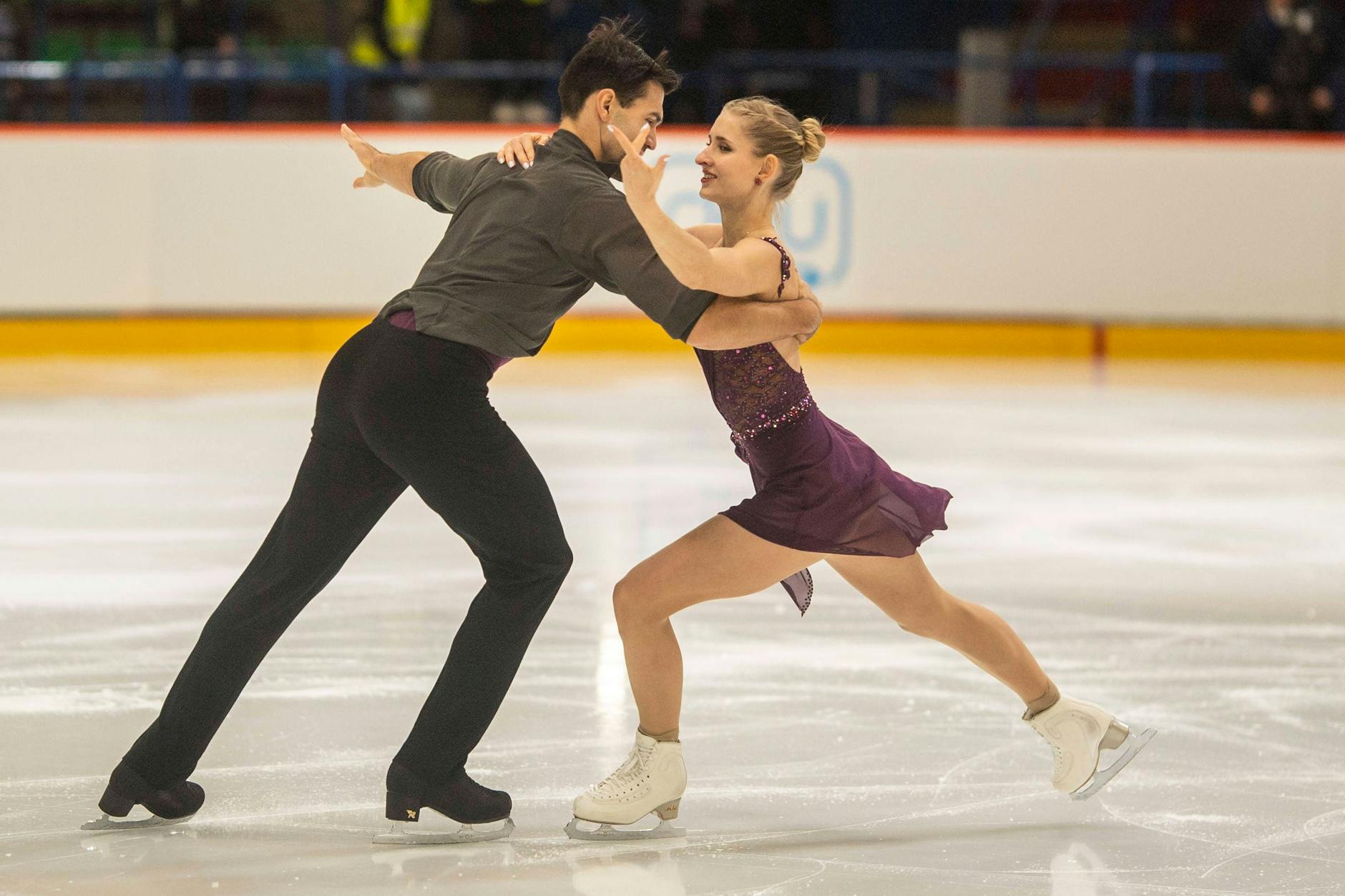 Minerva Hase und Nikita Wolodin lassen auch das Eis im Welli im Sportforum Hohenschönhausen schmelzen.