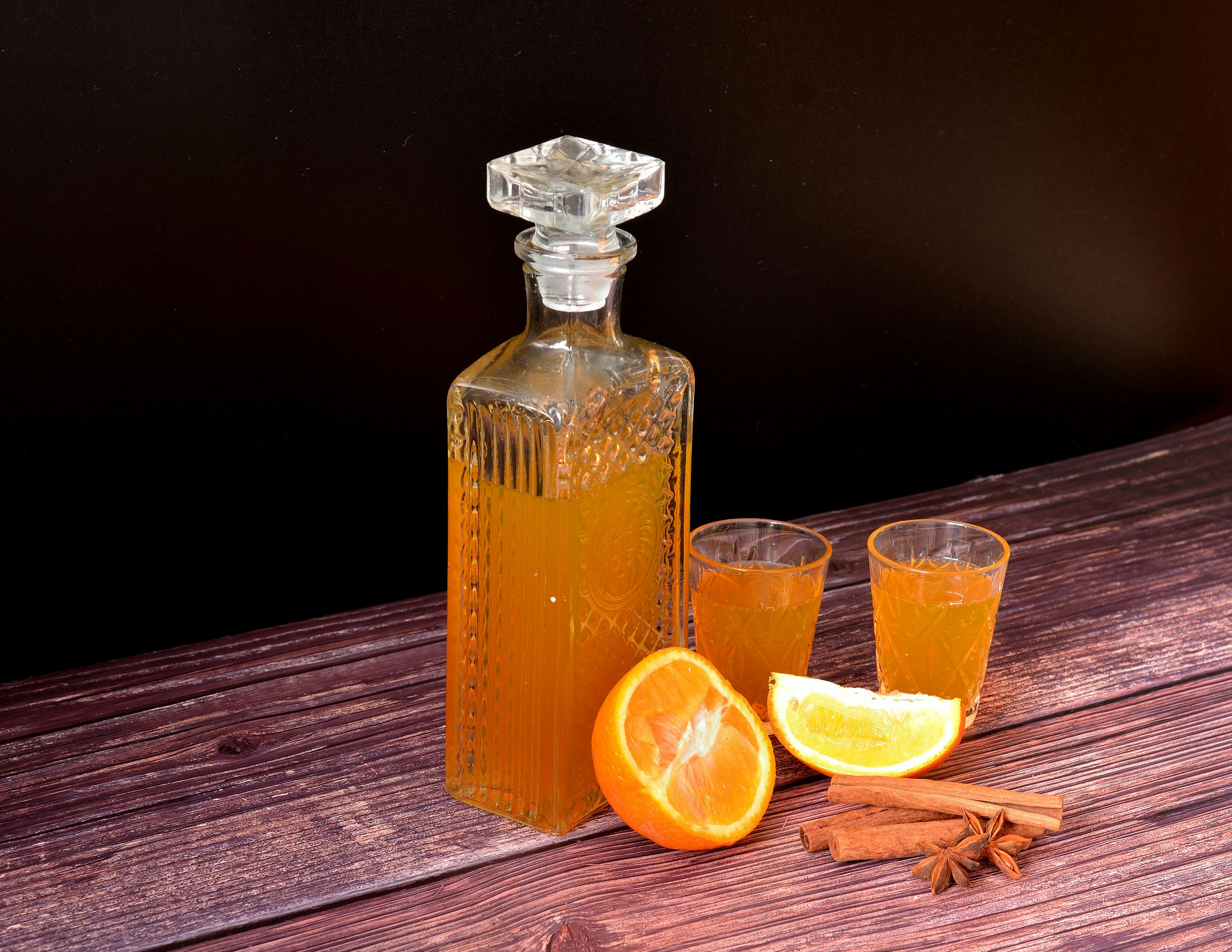 Orangenlikör selber machen: Ein köstliches Geschenk für Genießer! Orangenlikör selber machen: Ein köstliches Geschenk für Genießer!