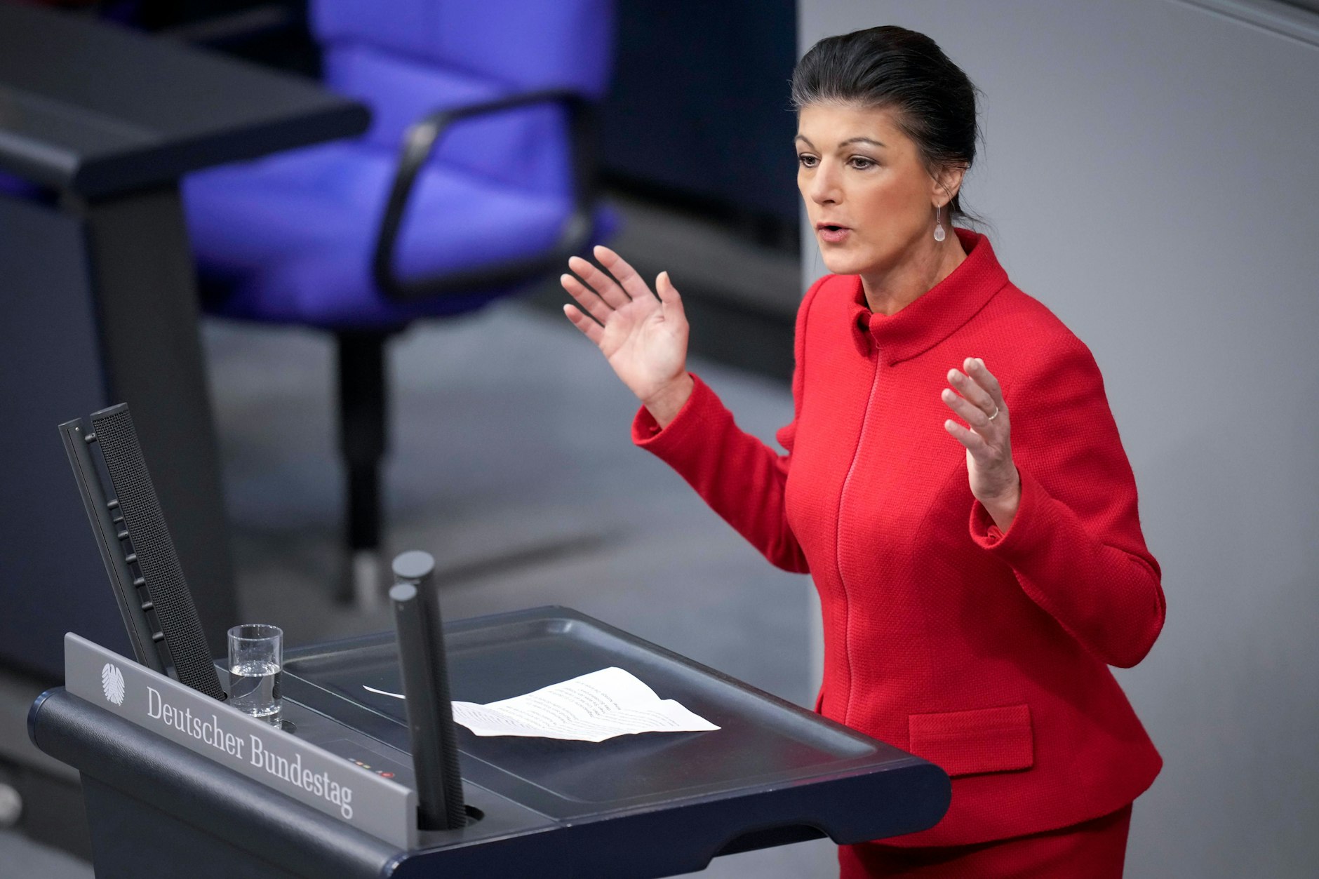 Sahra Wagenknecht bei ihrer Rede zum Nachtragshaushalt 2023 im Bundestag