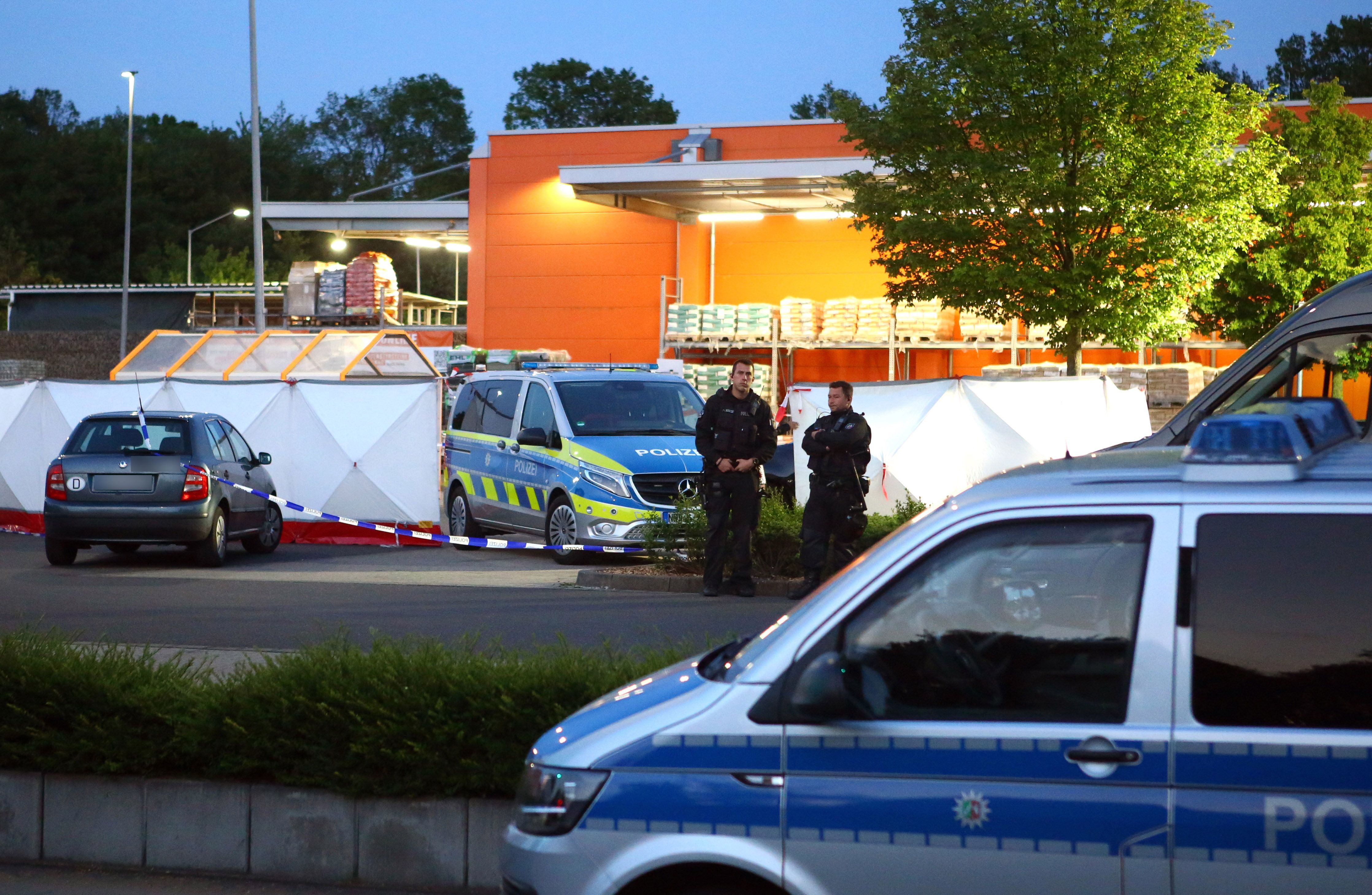 Image - UPDATE! Mann ersticht seine Ehefrau auf Baumarkt-Parkplatz