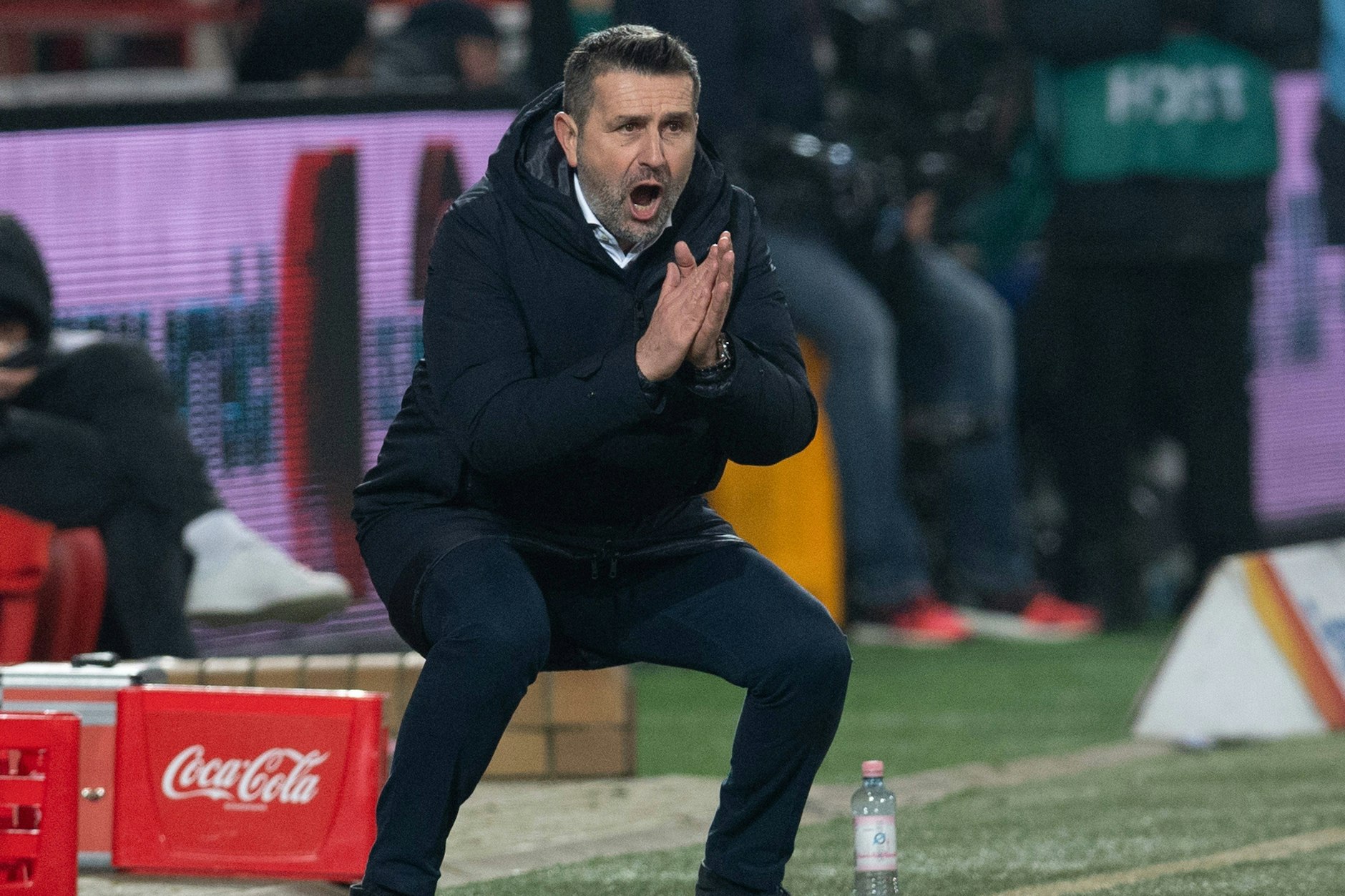 Union-Trainer Nenad Bjelica (52) coacht mit viel Leidenschaft an der Seitenlinie. Die will er auch von seinen Spielern gegen den 1. FC Köln auf den Platz sehen. 