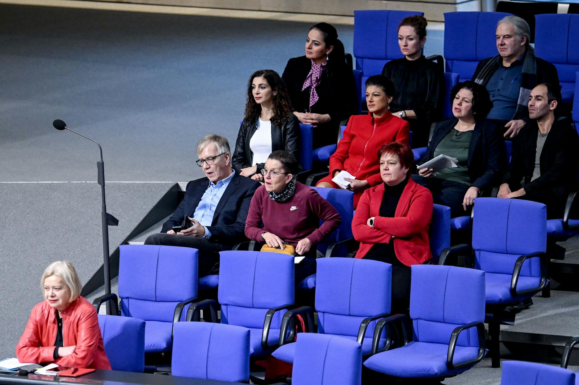 Aufatmen bei der Linken: Die Abgeordneten der Linkspartei im Deutschen Bundestag dürfen voraussichtlich ihr Mandat erhalten.
