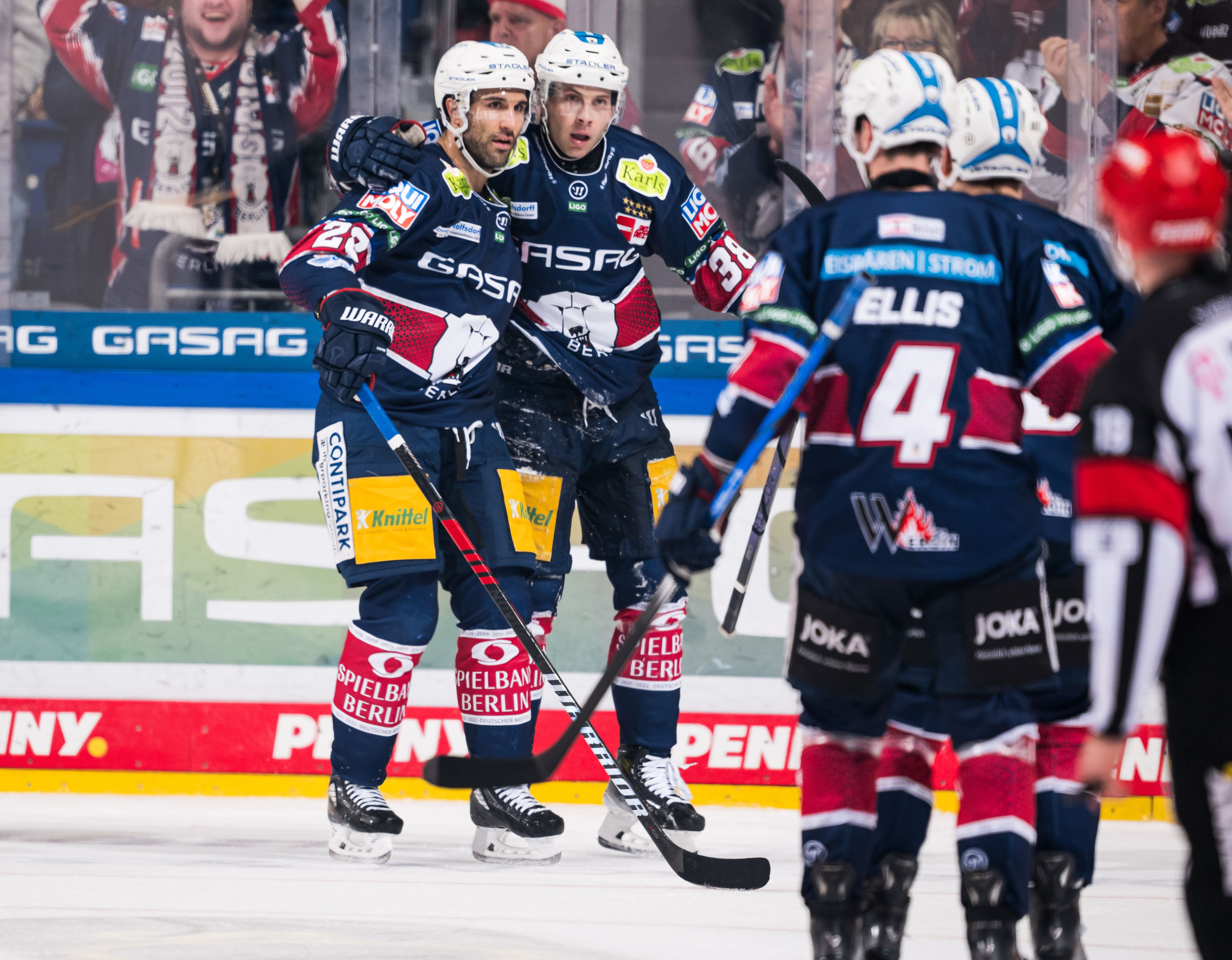 Eisbären-Weihnacht: 6 Punkte unterm Baum und dann noch 3 als Nachtisch