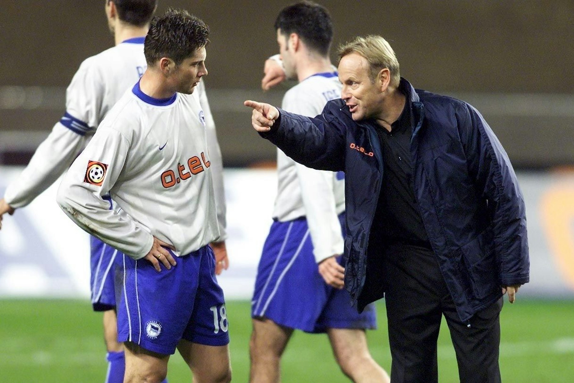 Vor mehr als 20 Jahren spielte Pal Dardai unter Trainer Jürgen Röber (r.). „Von dieser Mannschaft reden die Fans noch heute“, sagt der Ungar.&nbsp;