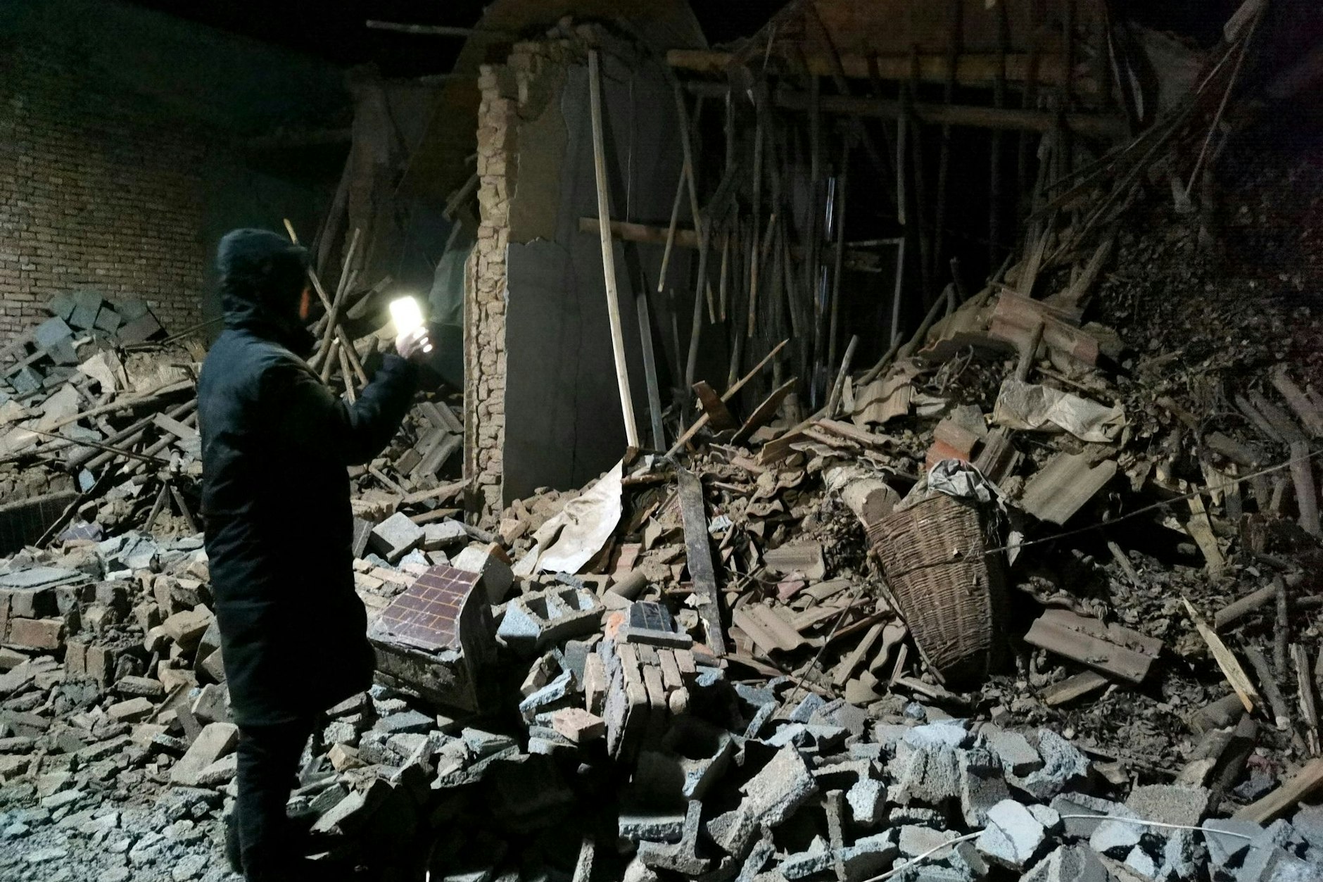 In Jishishan in der nordwestchinesischen Provinz Gansu richtete das Erdbeben große Zerstörung an.